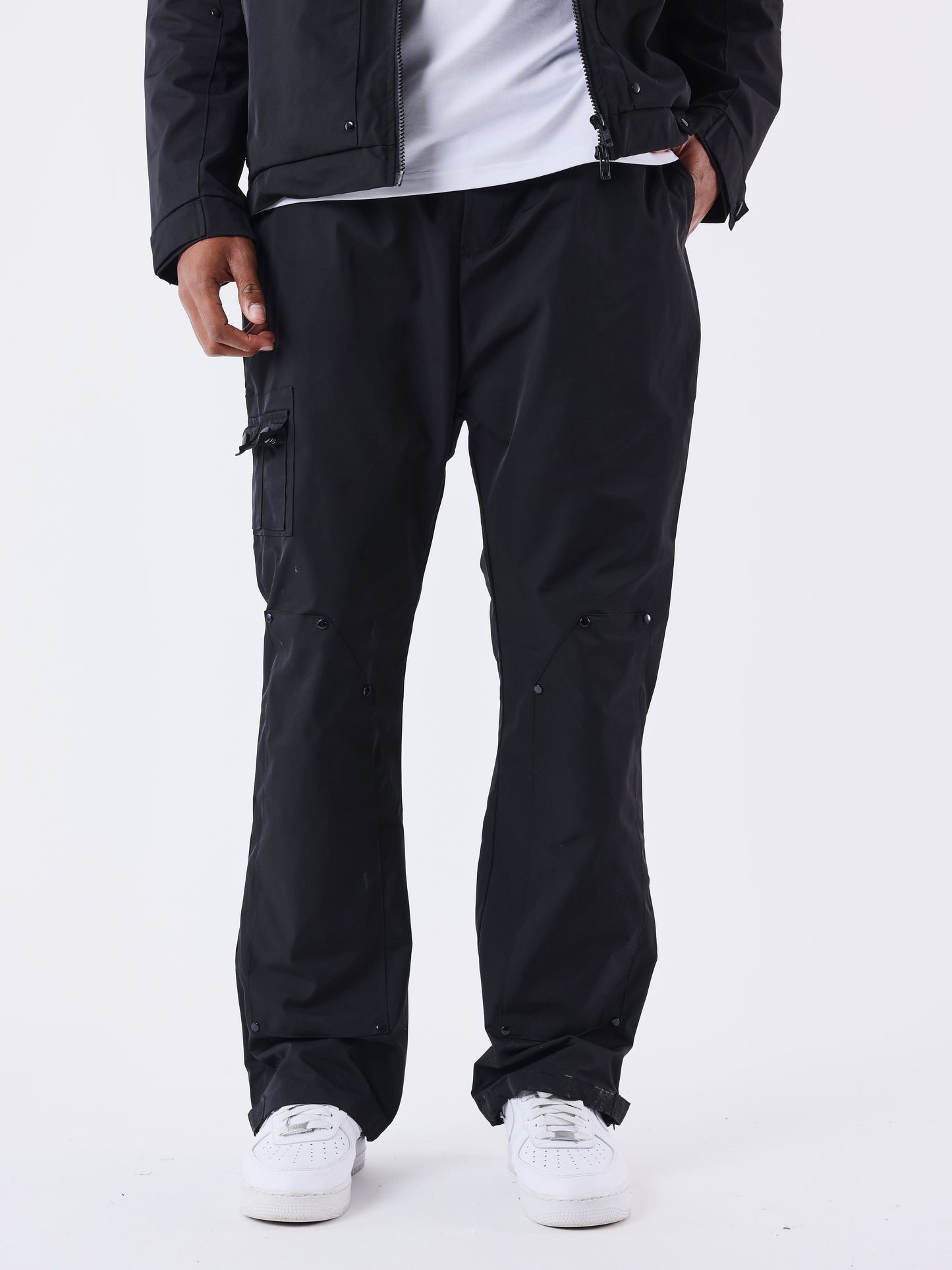 pantalon-technique-collaboration-kalash-noir-modelshot