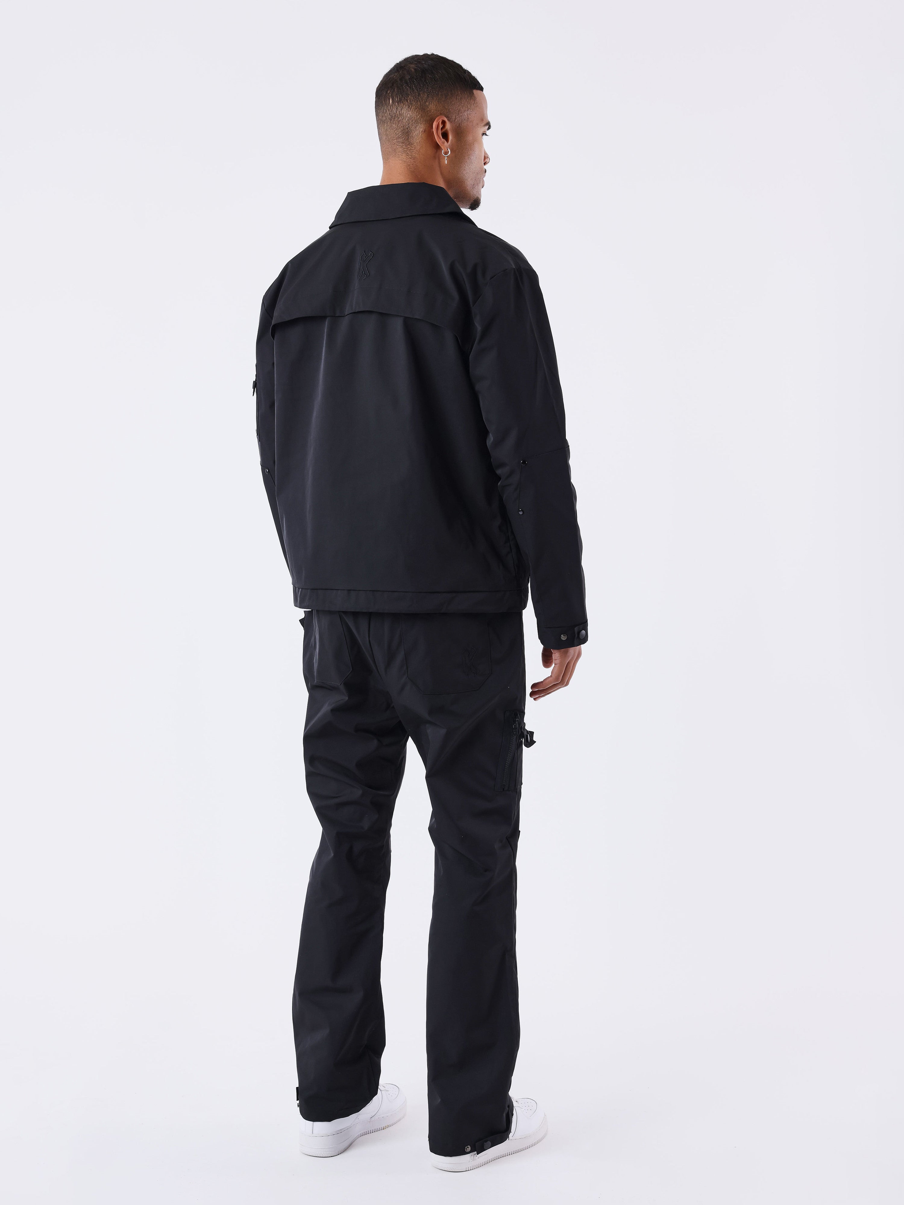 pantalon-technique-collaboration-kalash-noir-modelshot