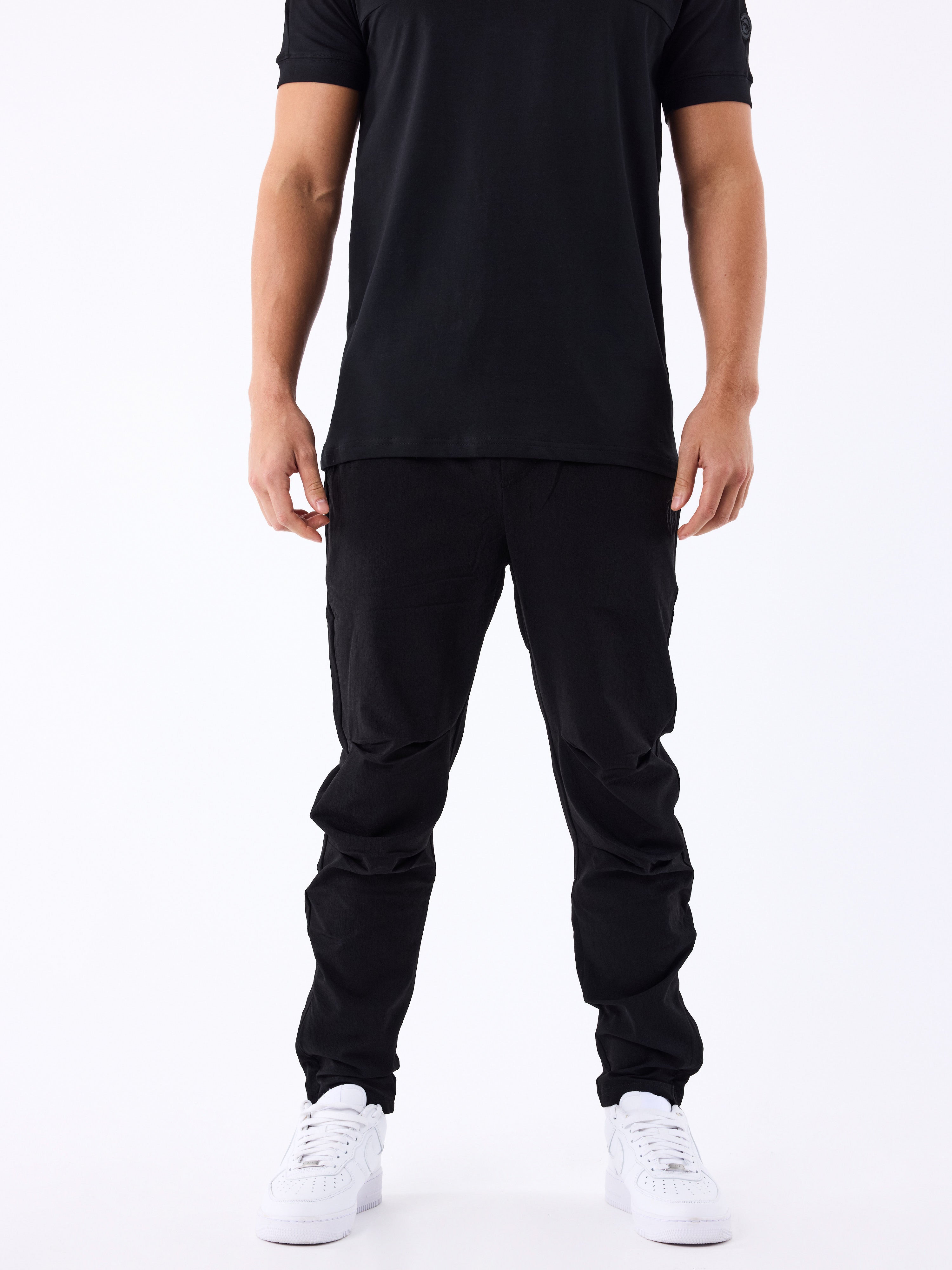 pantalon-technique-noir-modelshot