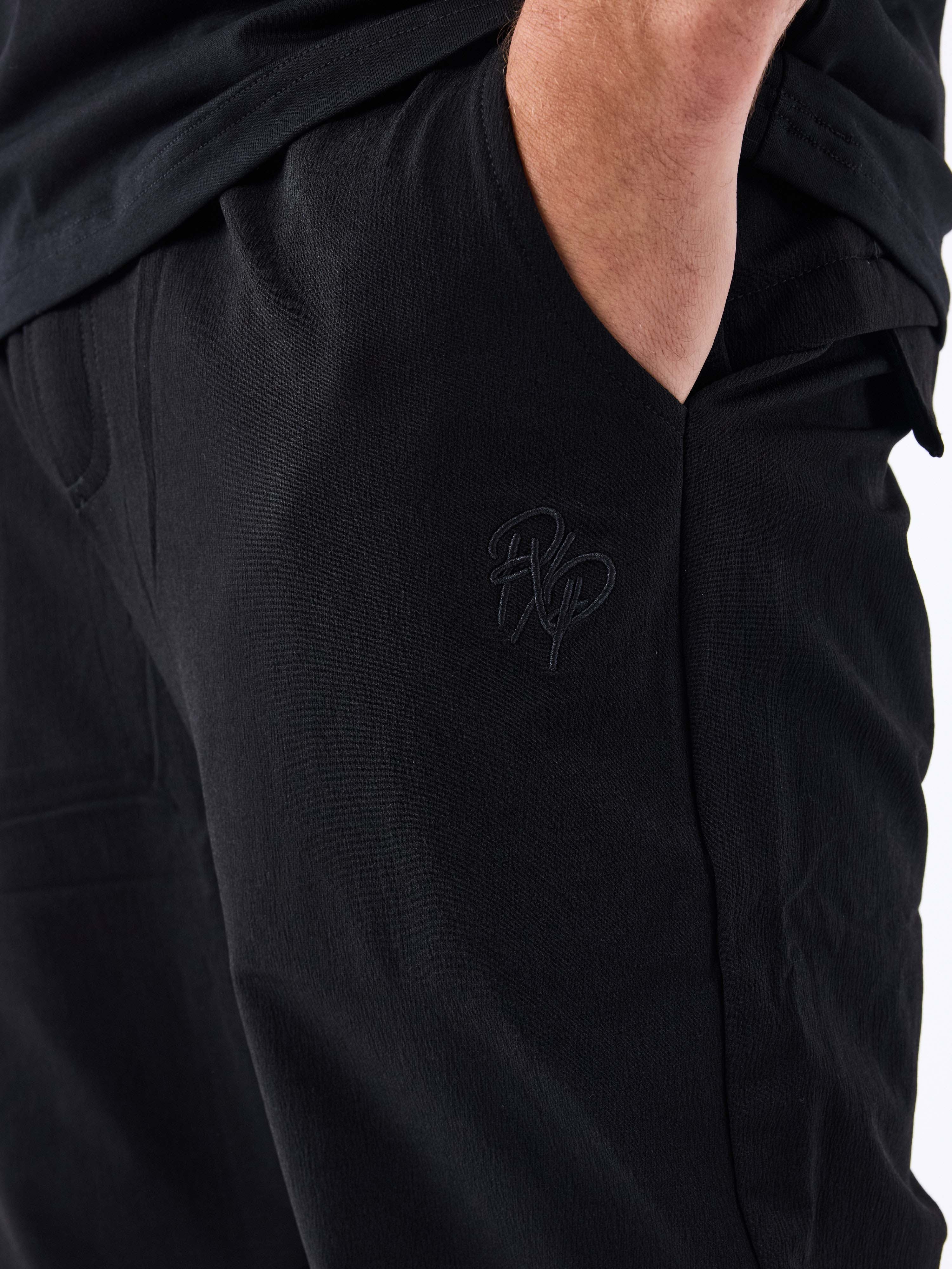 pantalon-technique-noir-detailshot