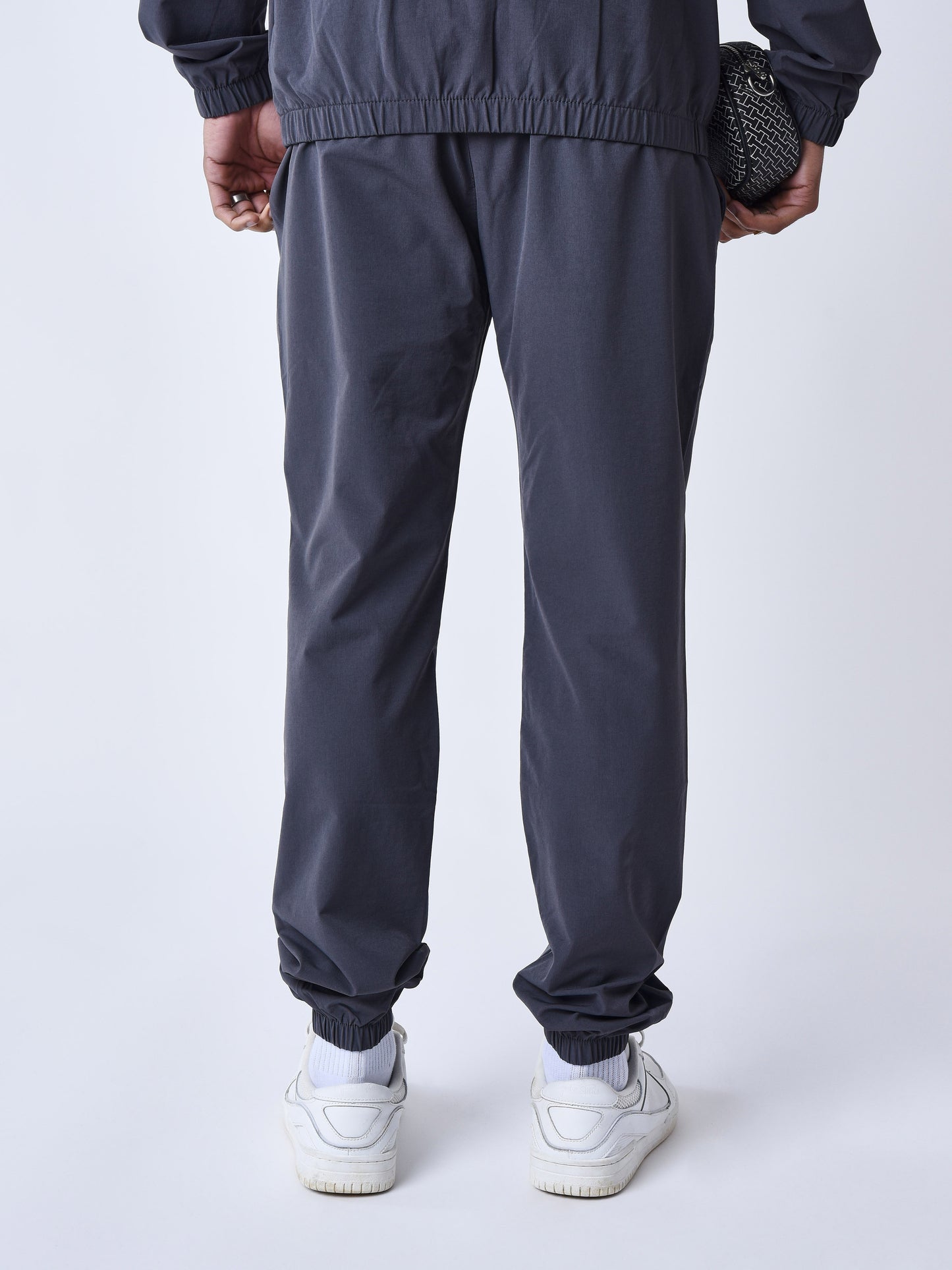 pantalon-techwear-4821-anthracite-modelshot