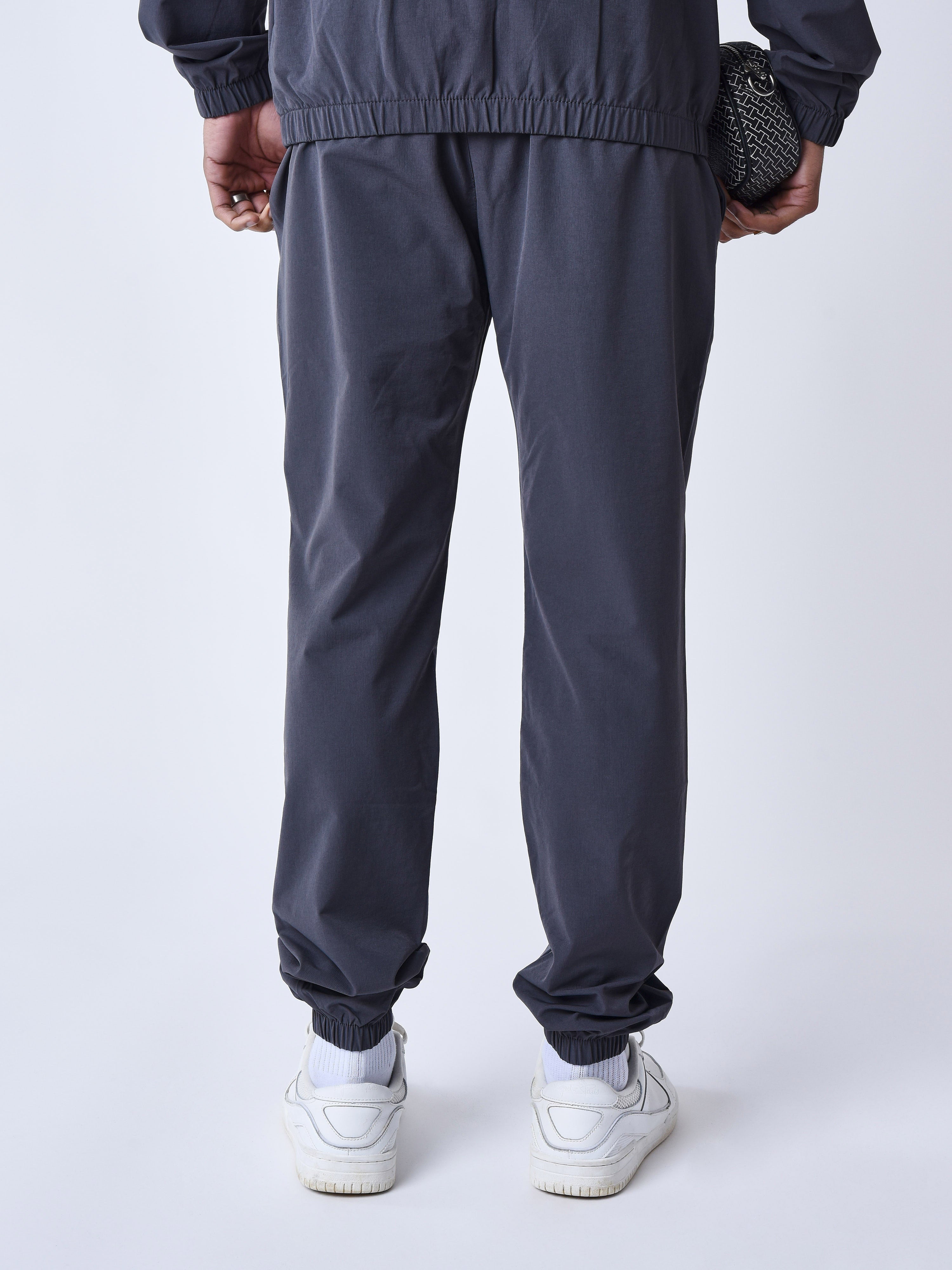 pantalon-techwear-4821-anthracite-modelshot