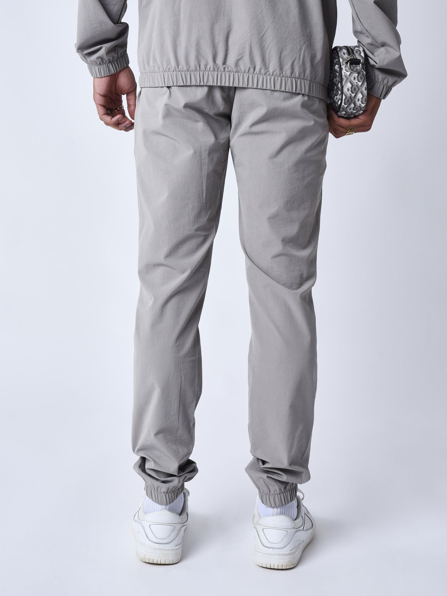 pantalon-techwear-4821-gris-clair-modelshot