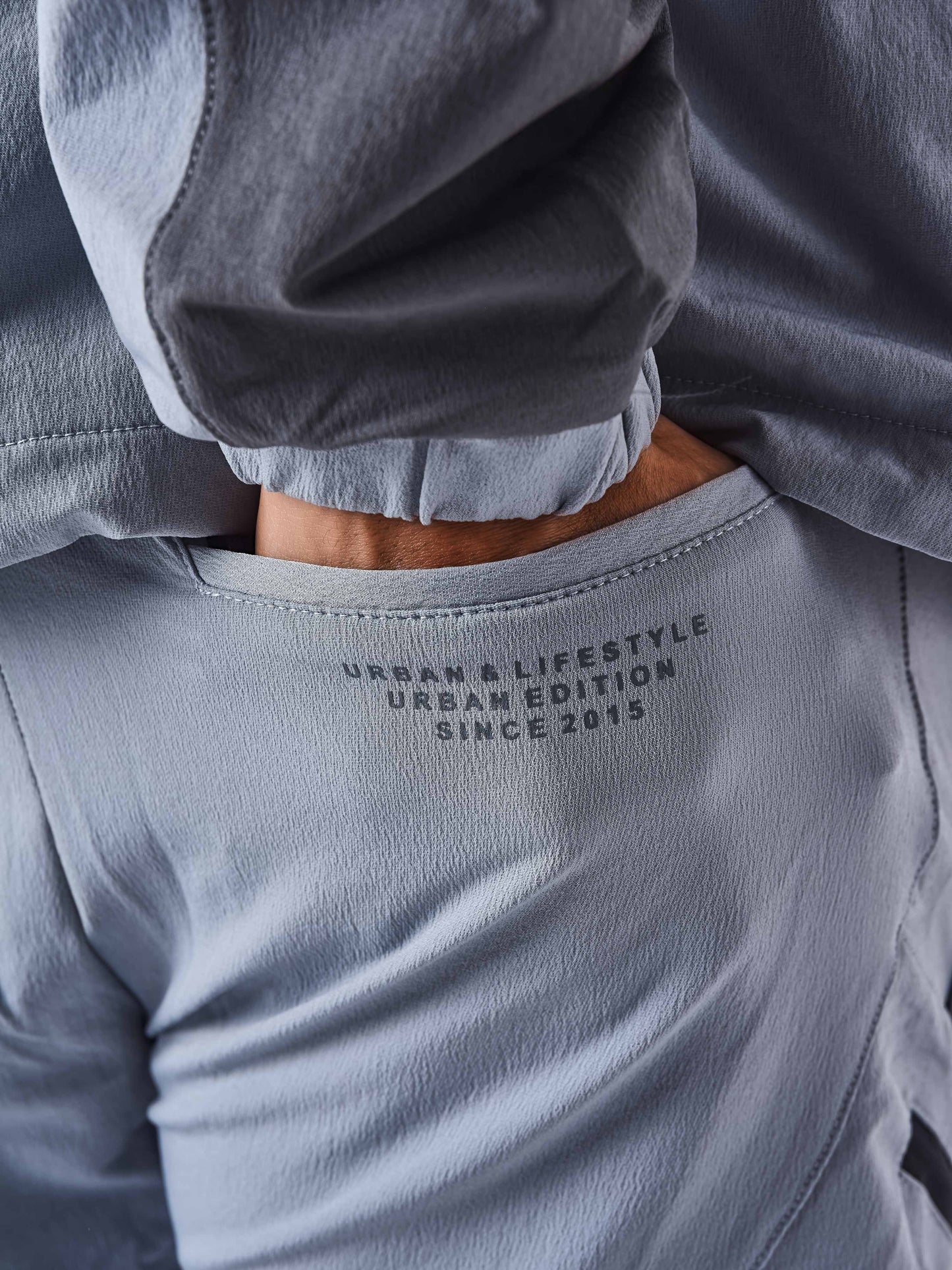 pantalon-techwear-gris-clair