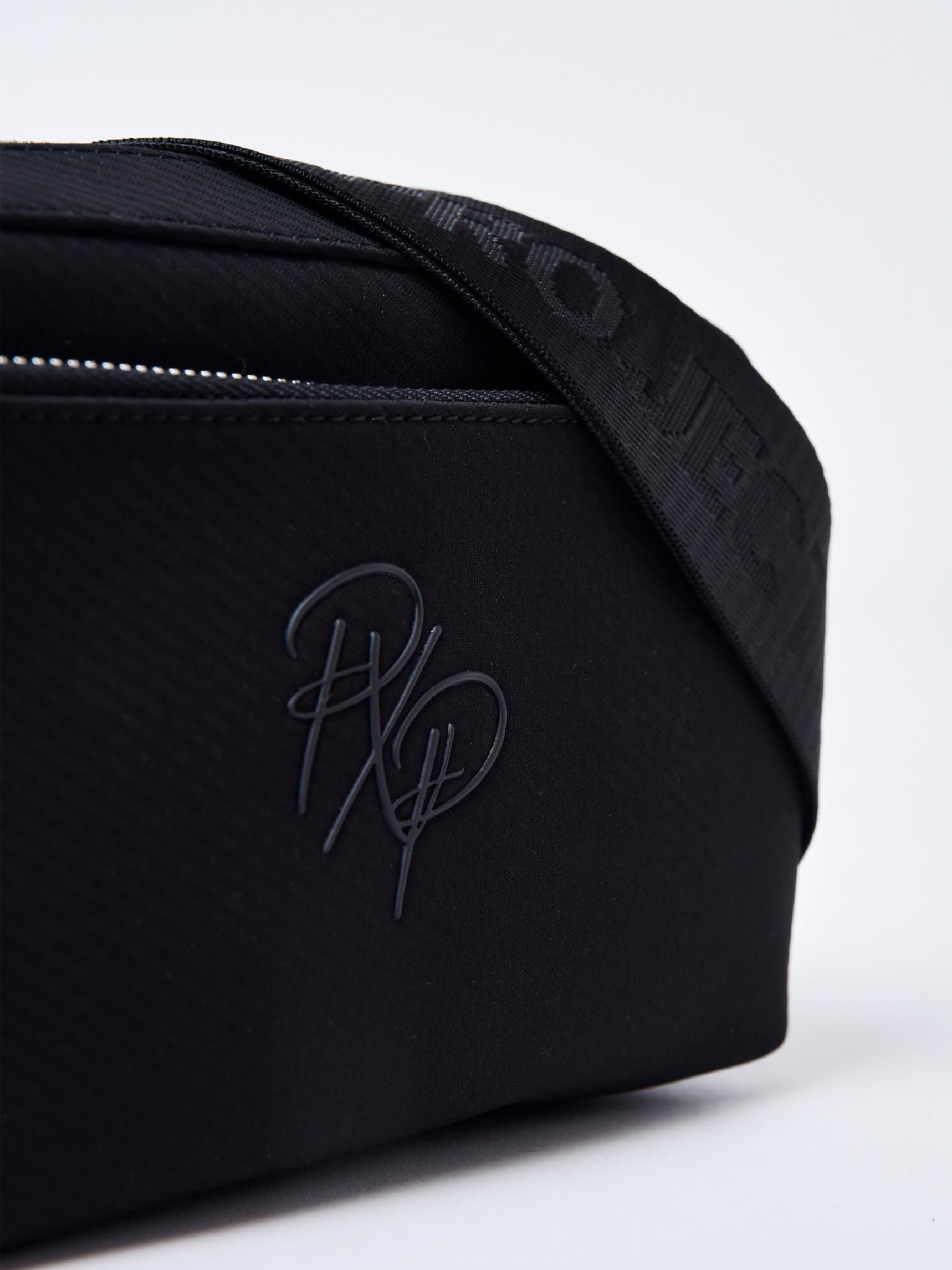 pochette-multipoches-texture-noir-detailshot