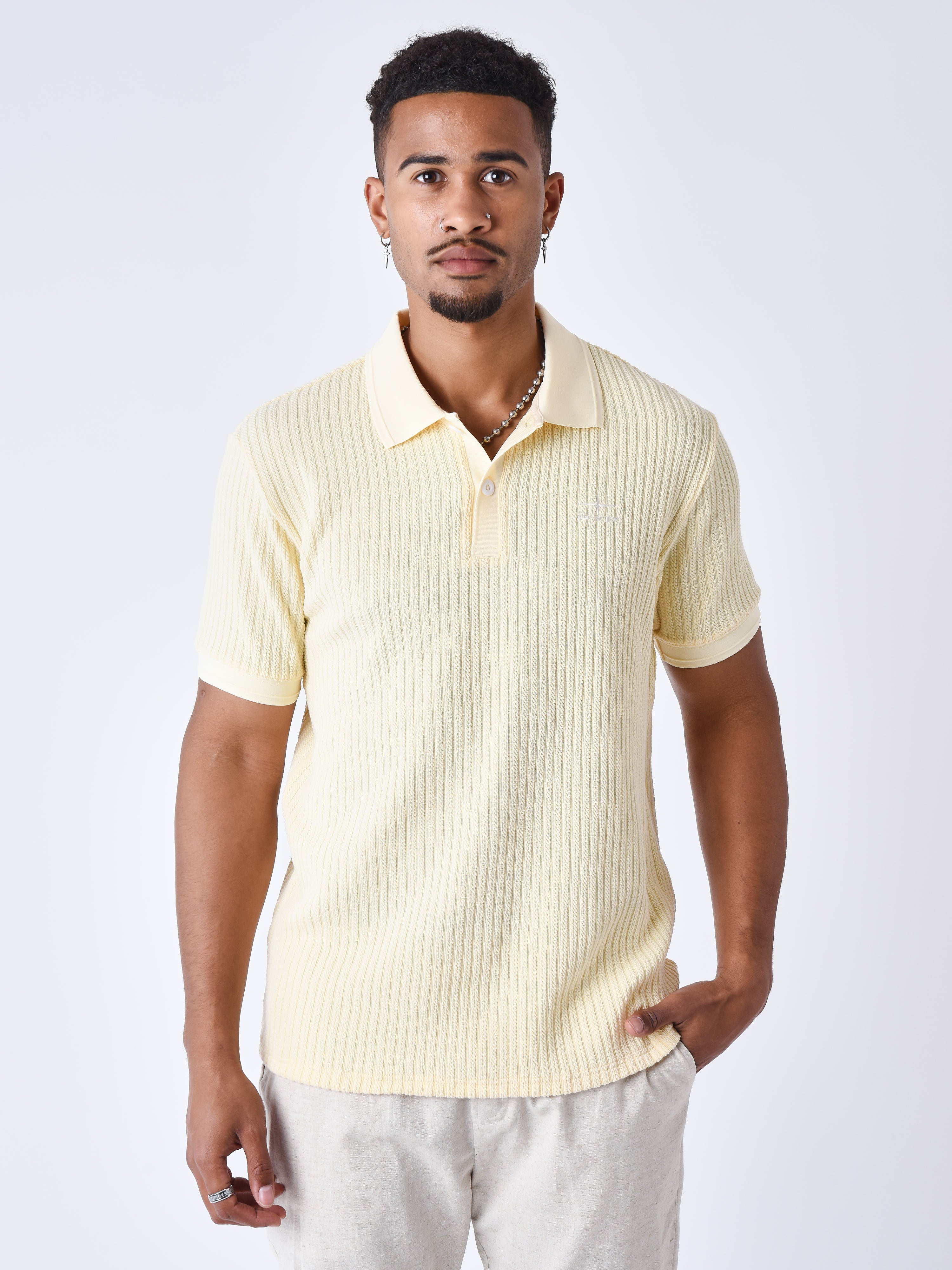 polo-preppy-texture-jaune-modelshot
