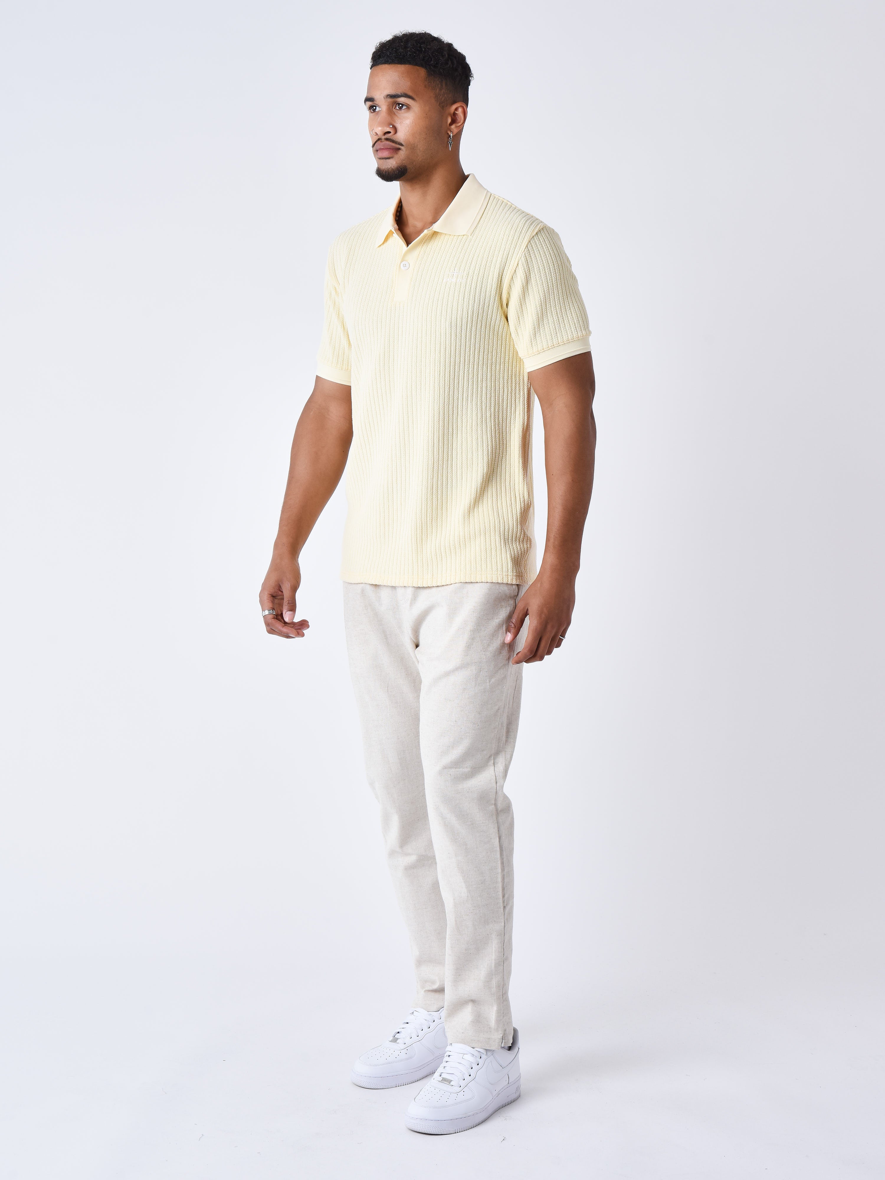 polo-preppy-texture-jaune-modelshot