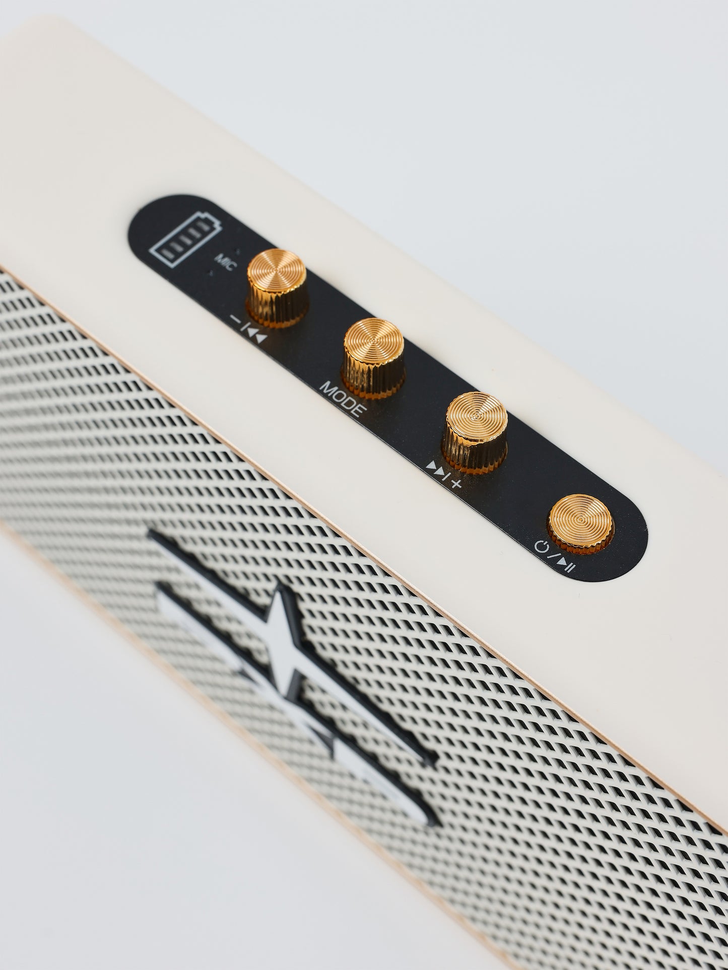 portable-speakers-blanc-casse