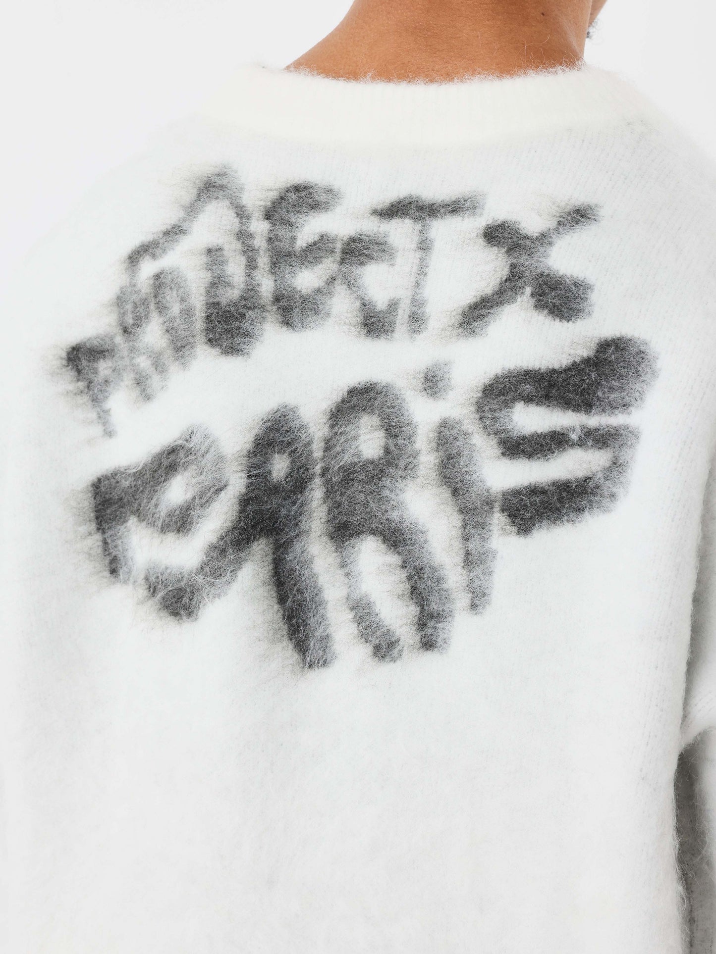 pull-effet-mohaire-blanc-casse