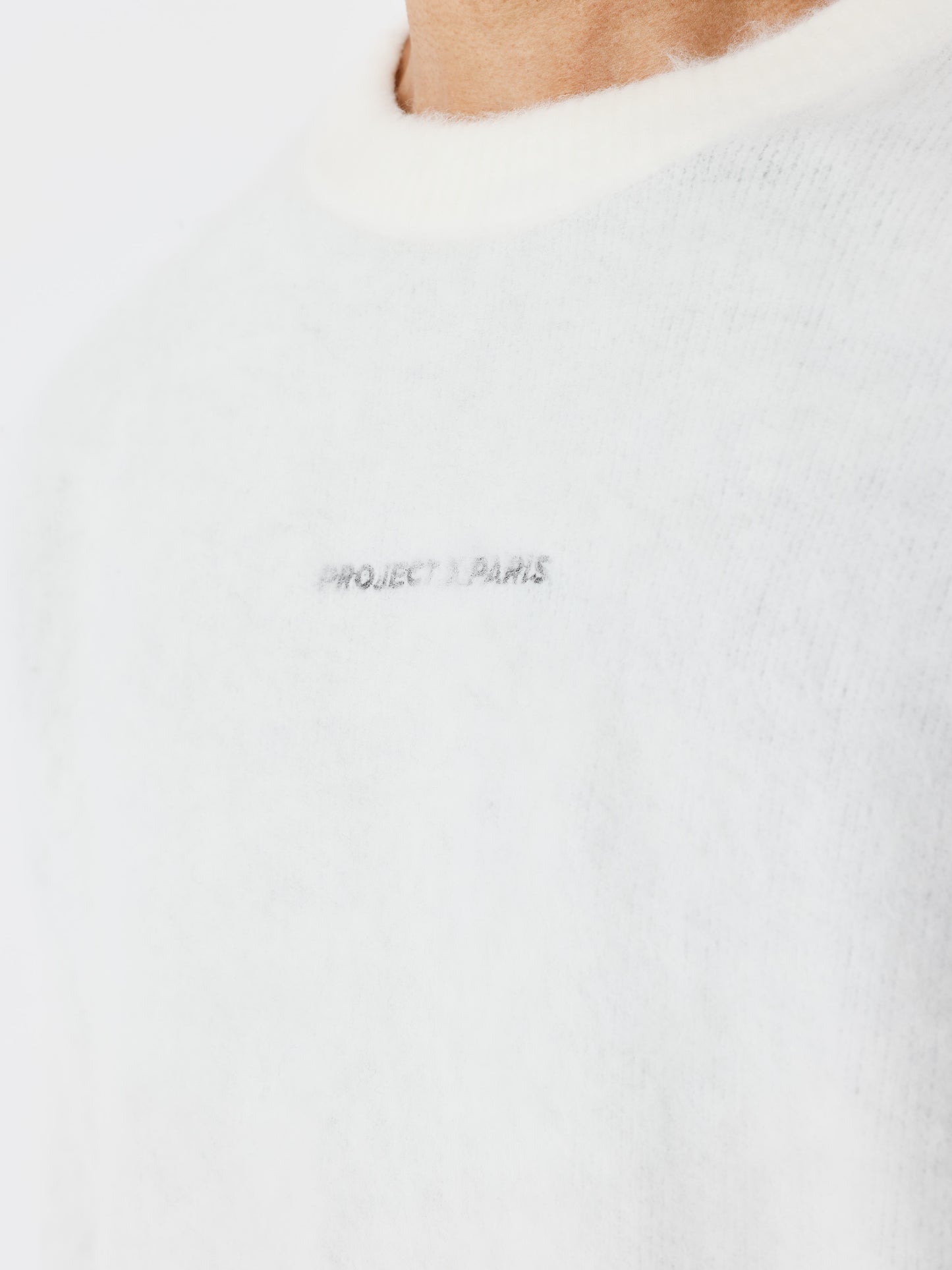 pull-effet-mohaire-blanc-casse