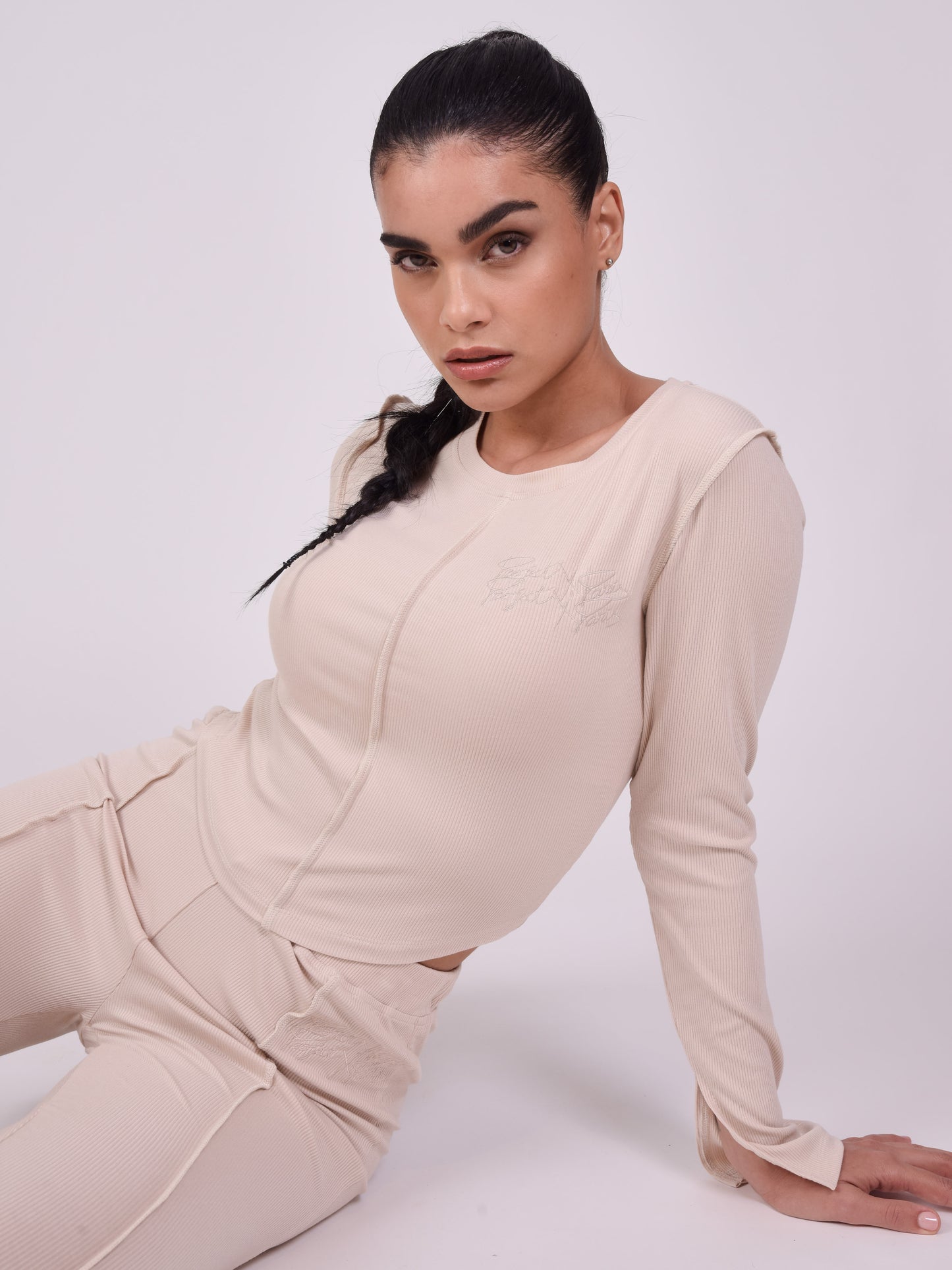 pull-manches-longues-coutures-apparentes-beige