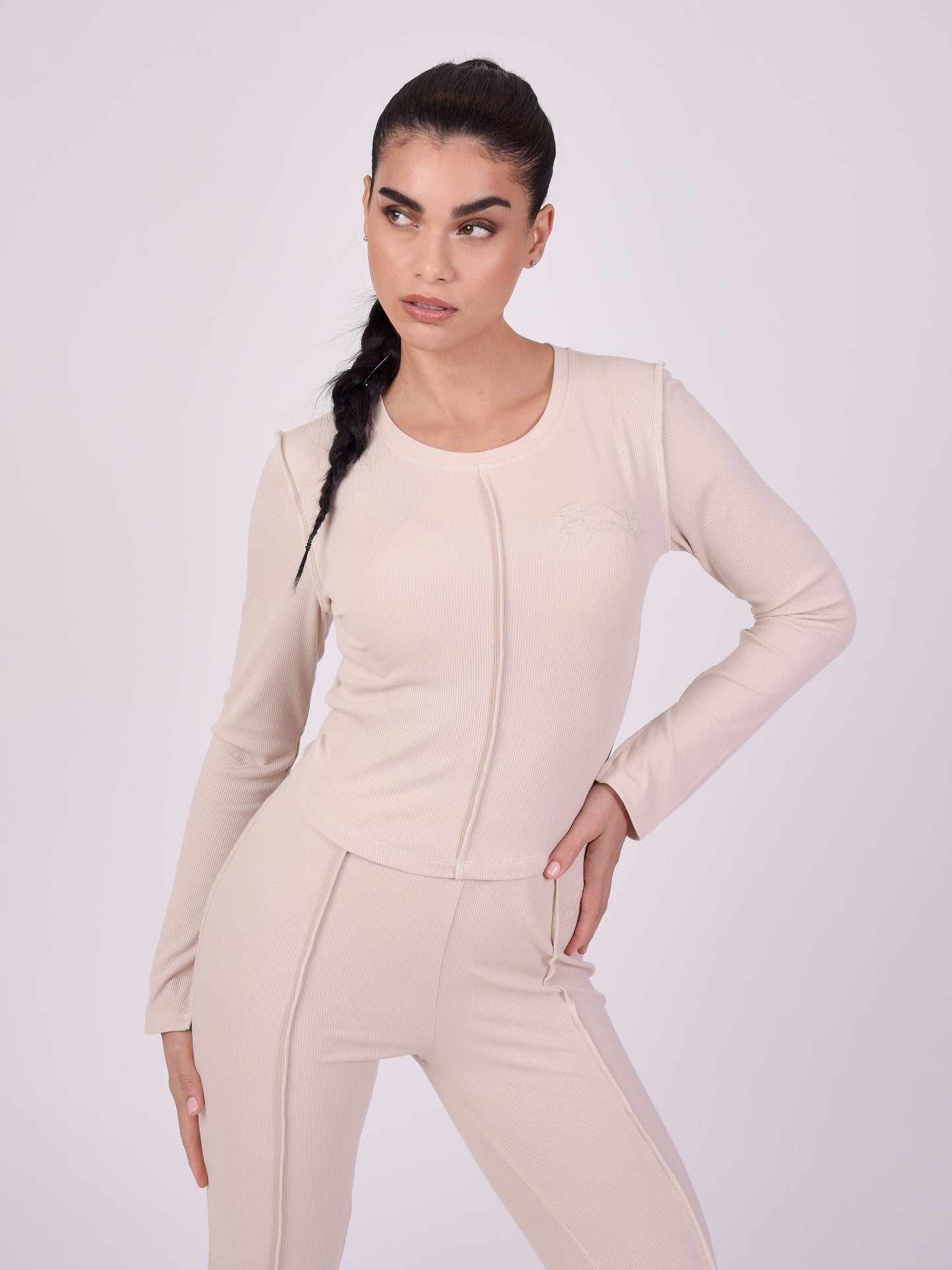 pull-manches-longues-coutures-apparentes-beige