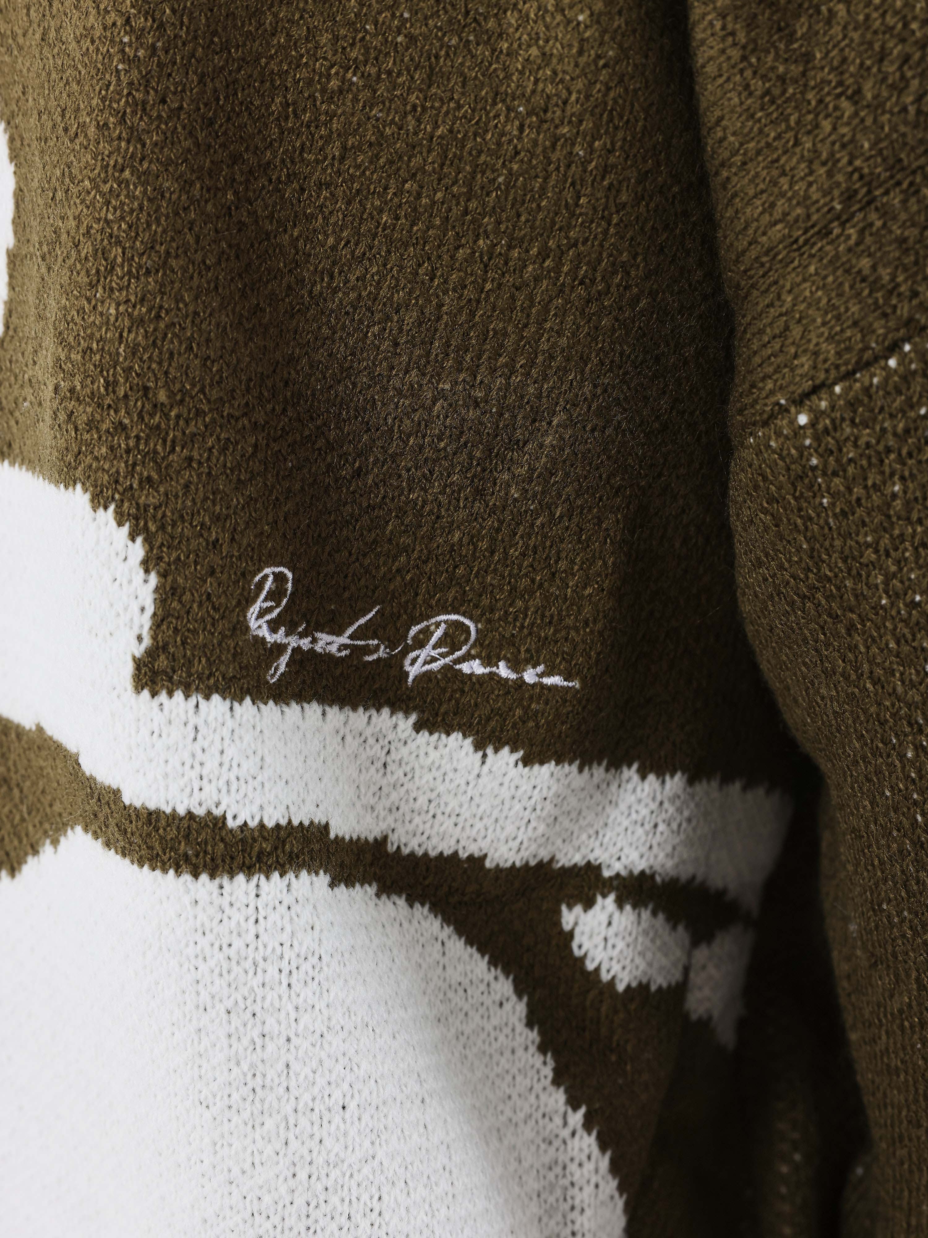 pull-papillon-olive-fonce-detailshot