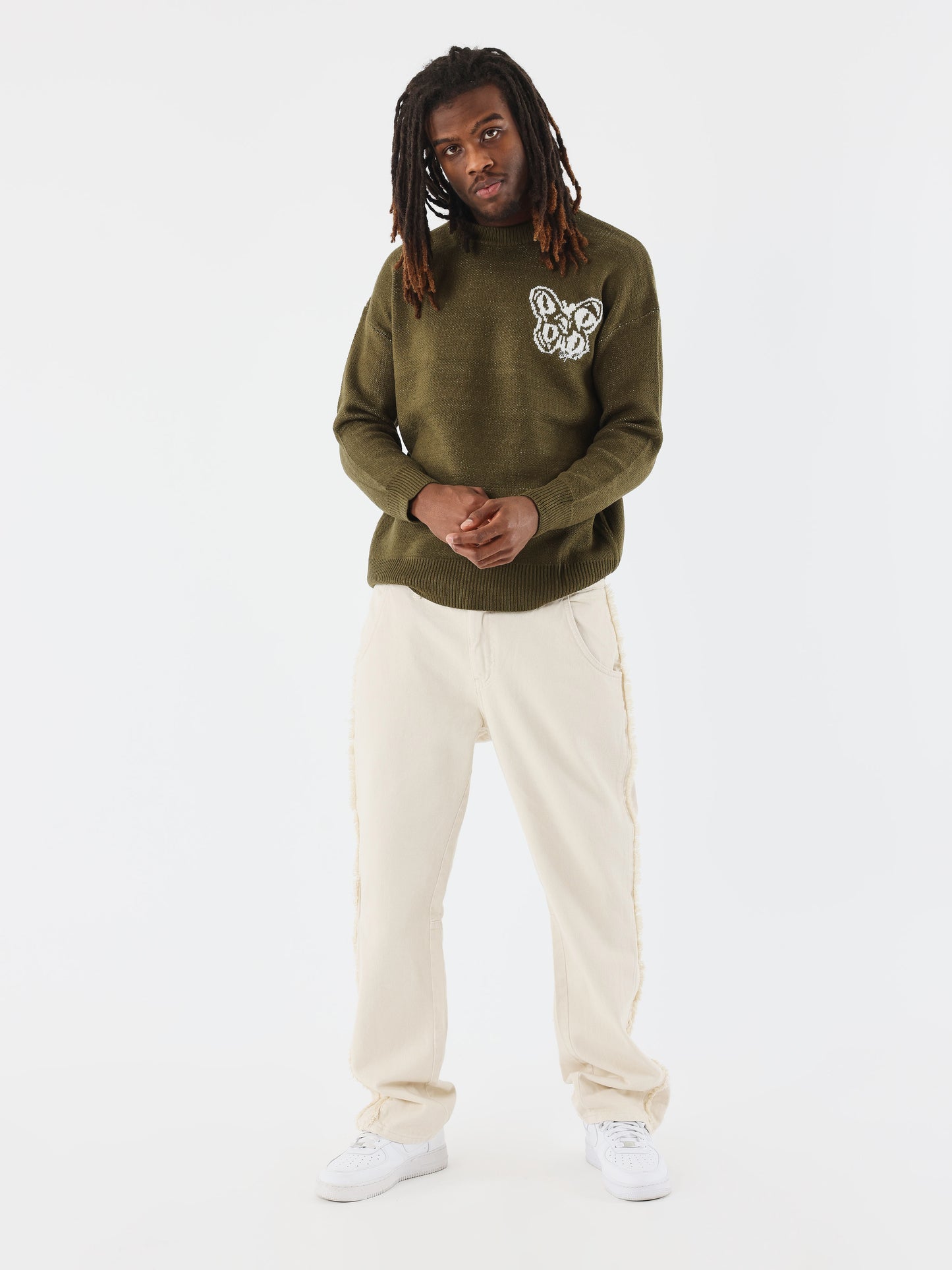 pull-papillon-olive-fonce-modelshot