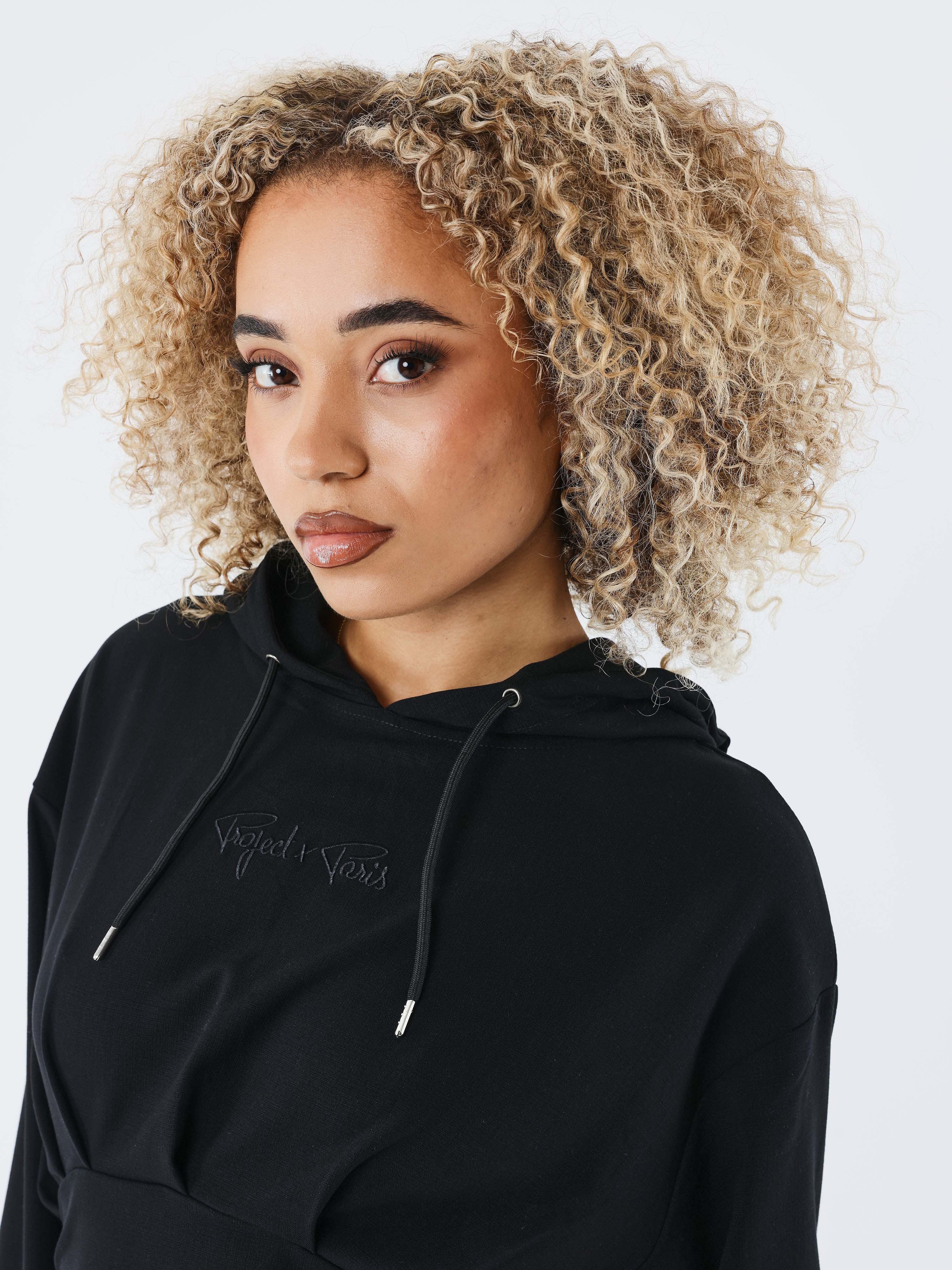 robe-a-capuche-manches-longues-noir