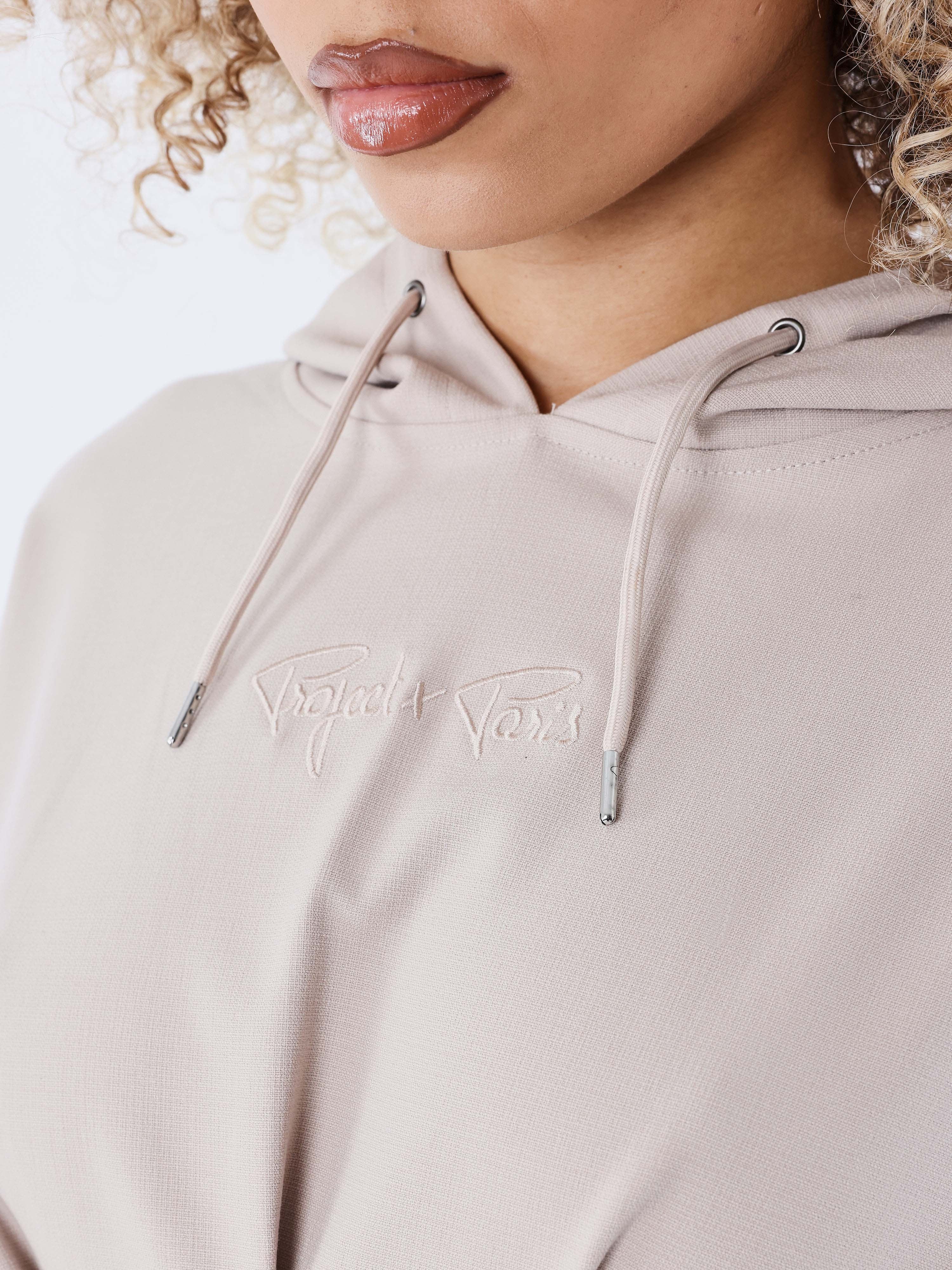 robe-a-capuche-manches-longues-taupe