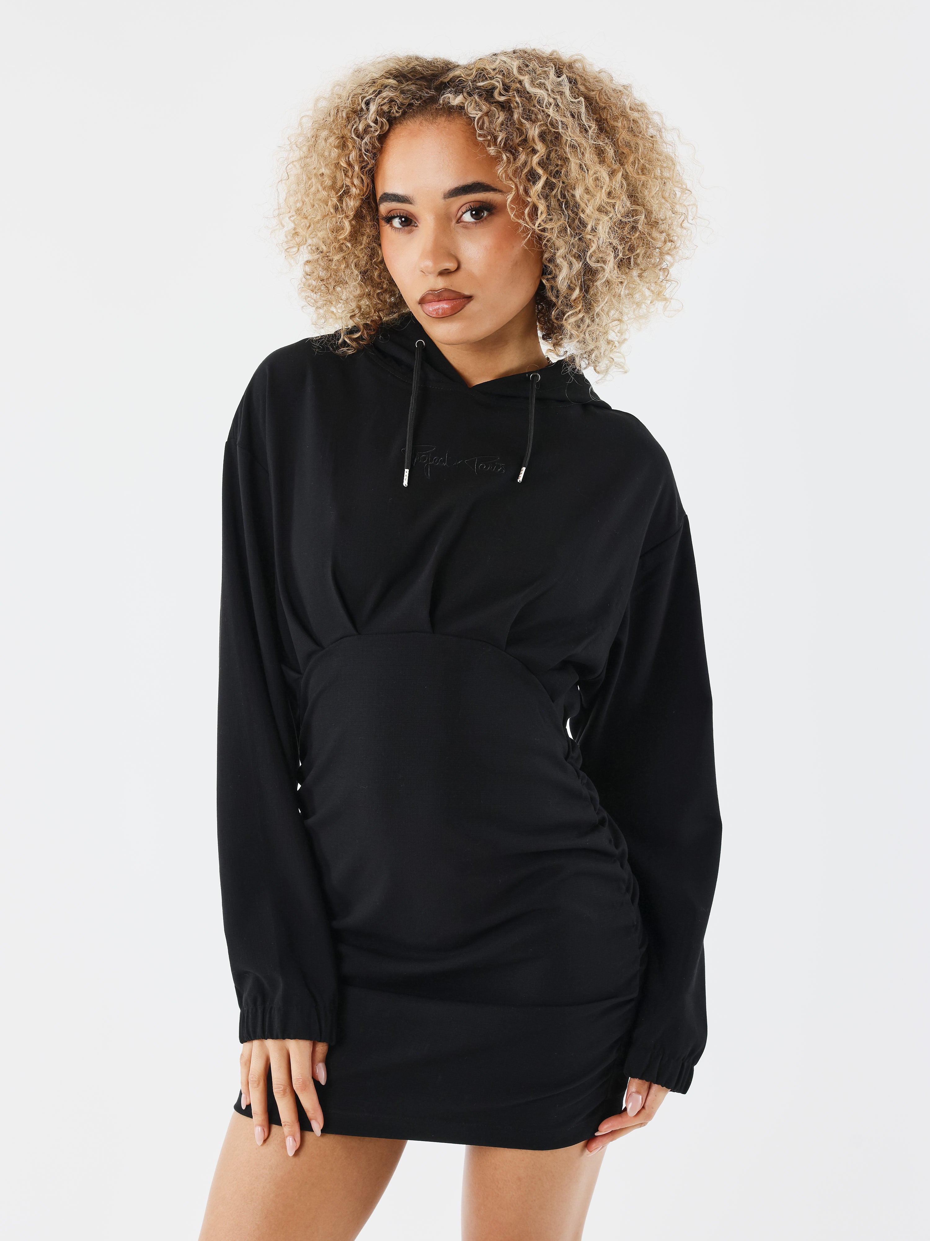 robe-a-capuche-manches-longues-noir