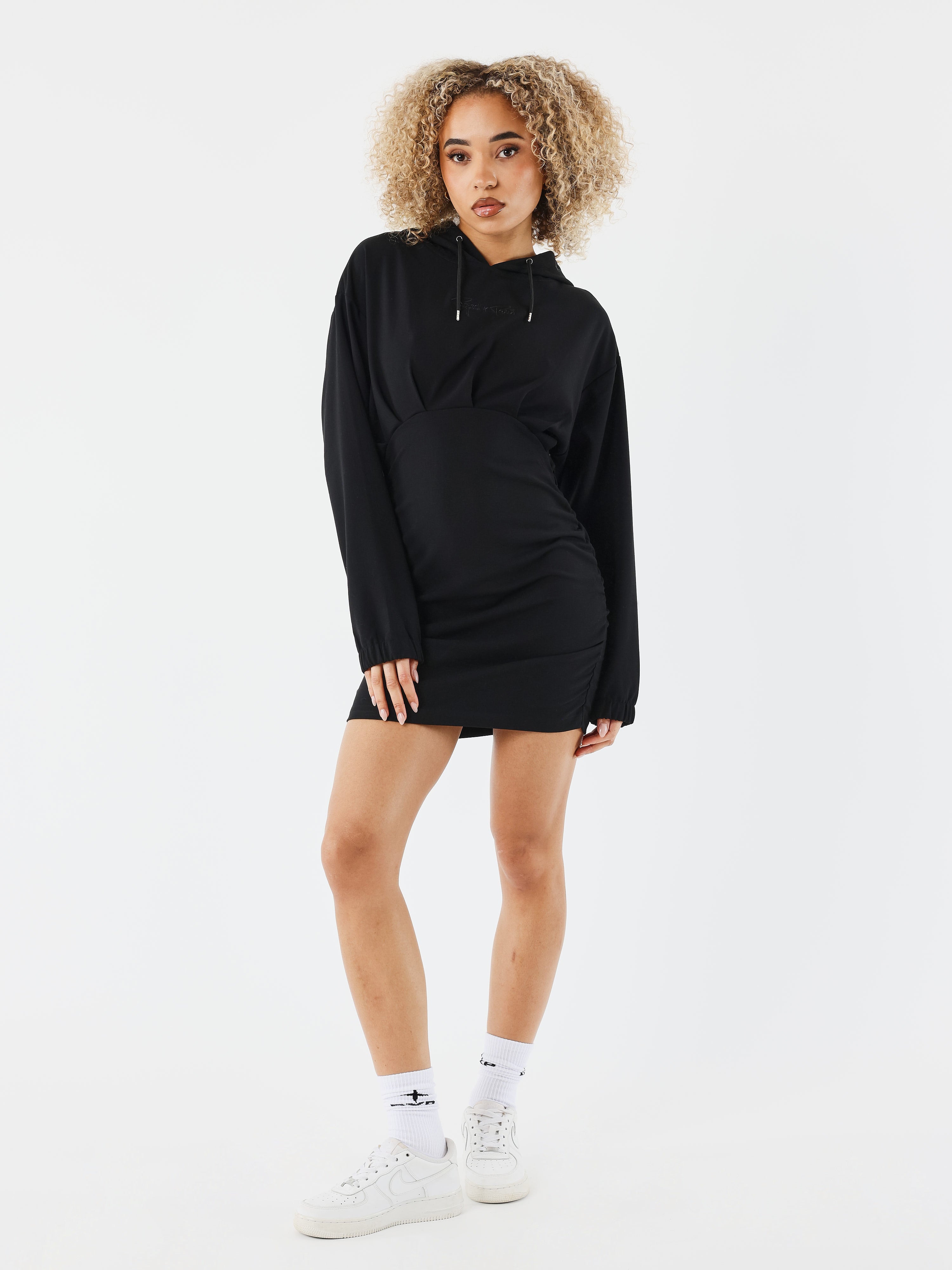 robe-a-capuche-manches-longues-noir