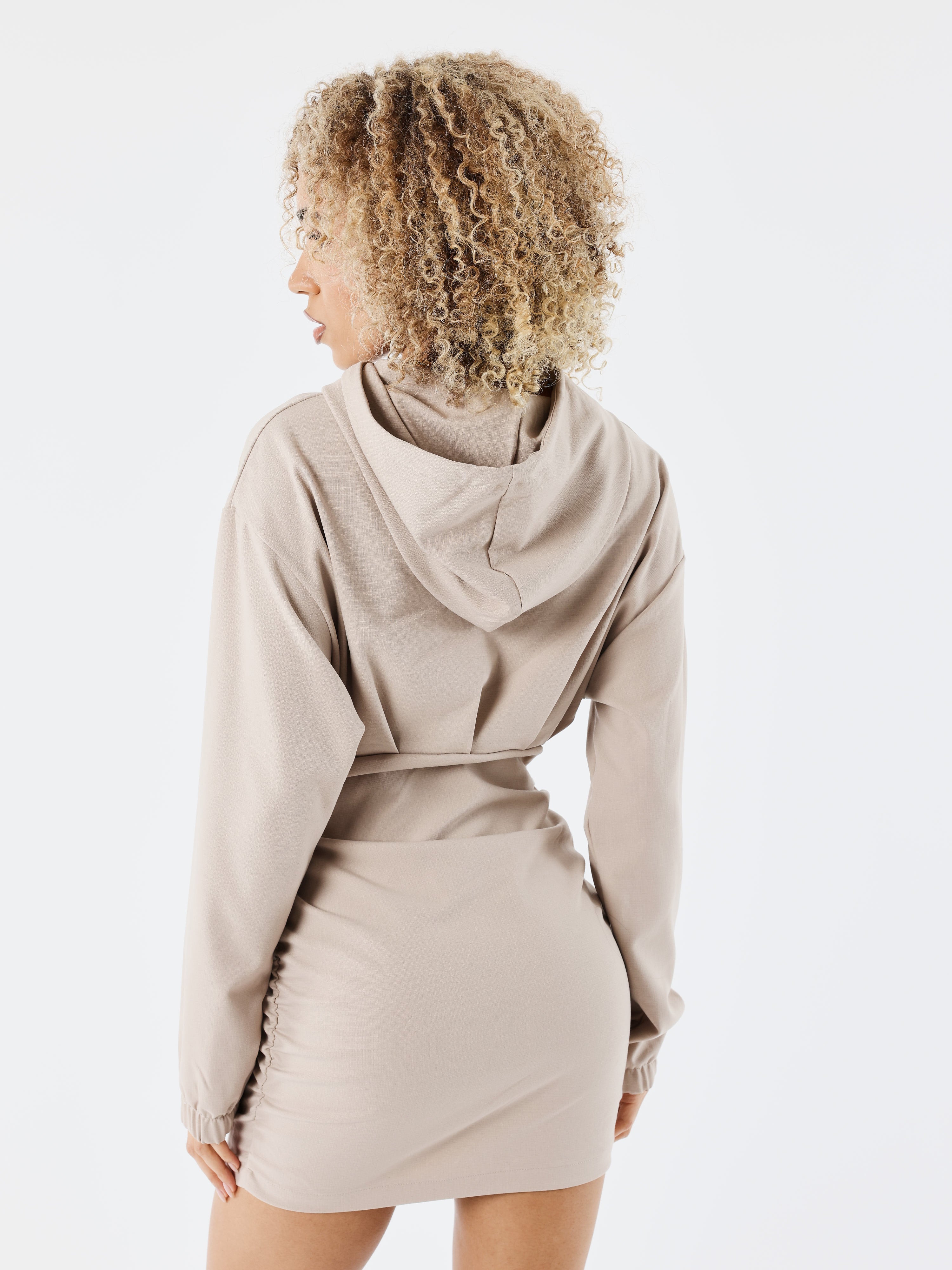 robe-a-capuche-manches-longues-taupe