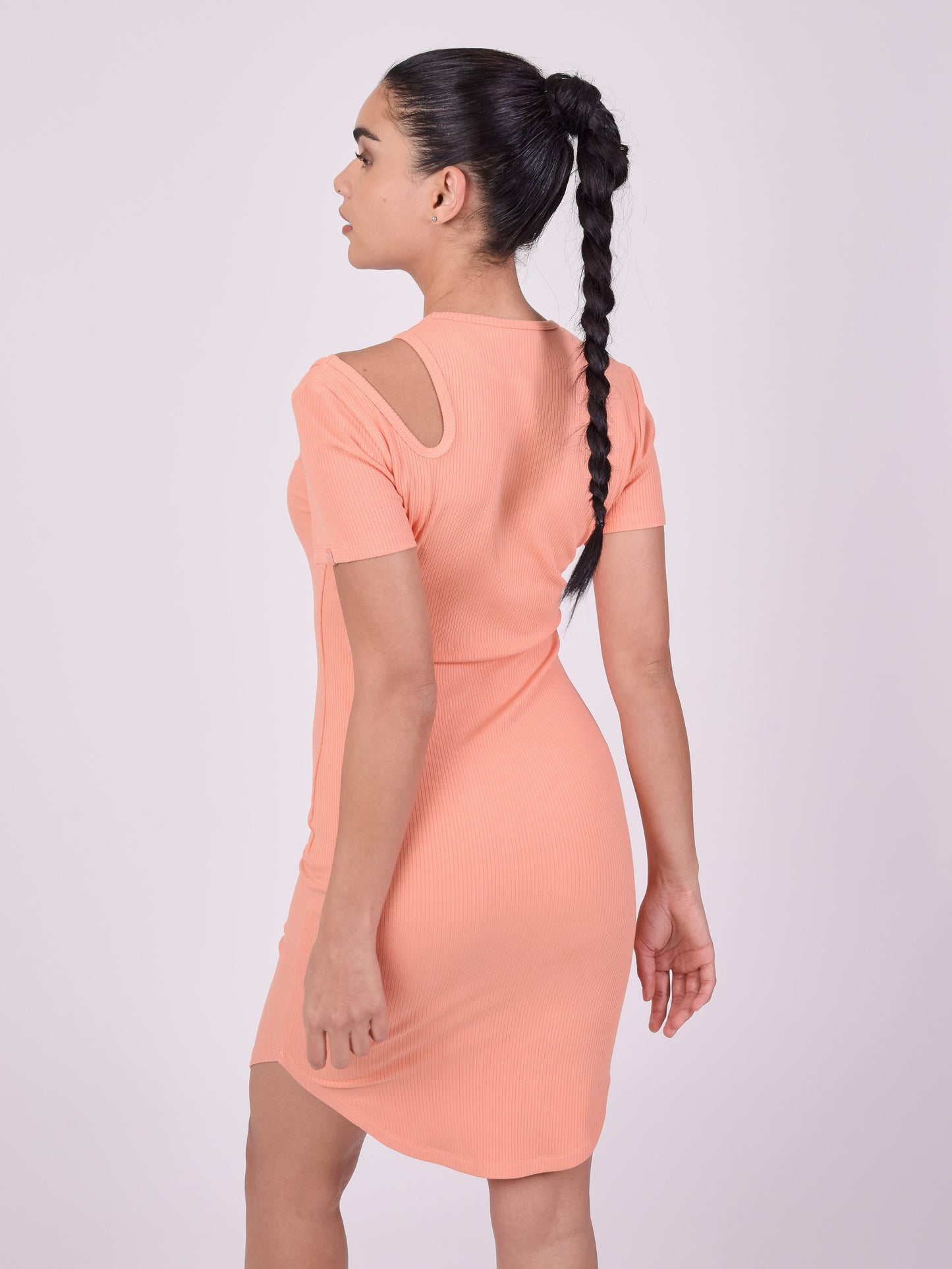 robe-asymetrique-manches-courtes-orange-modelshot