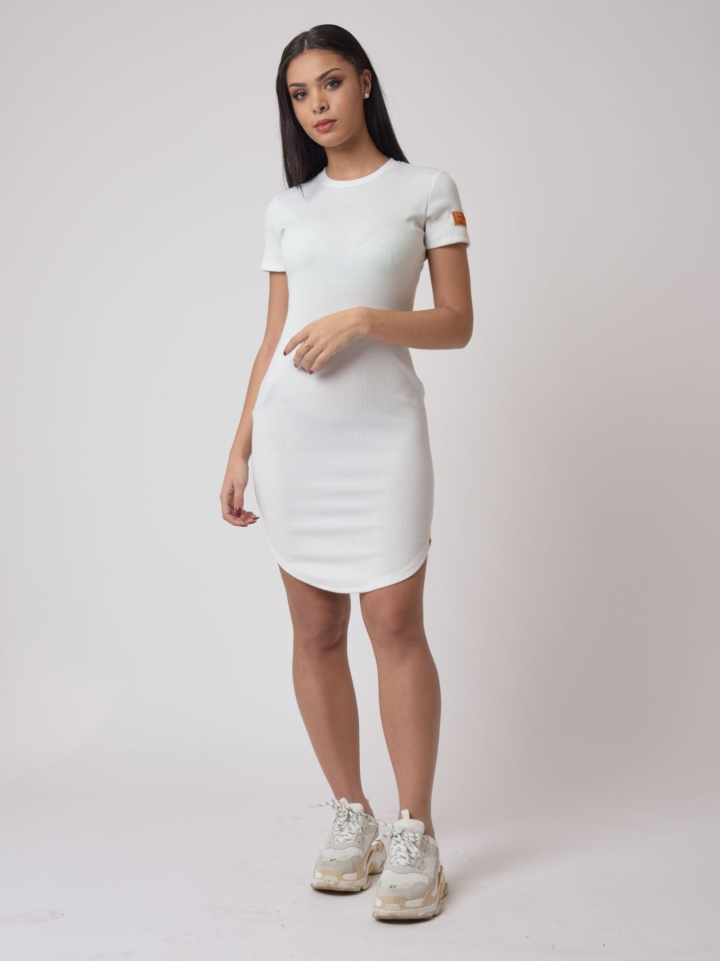 robe-col-rond-blanc-modelshot