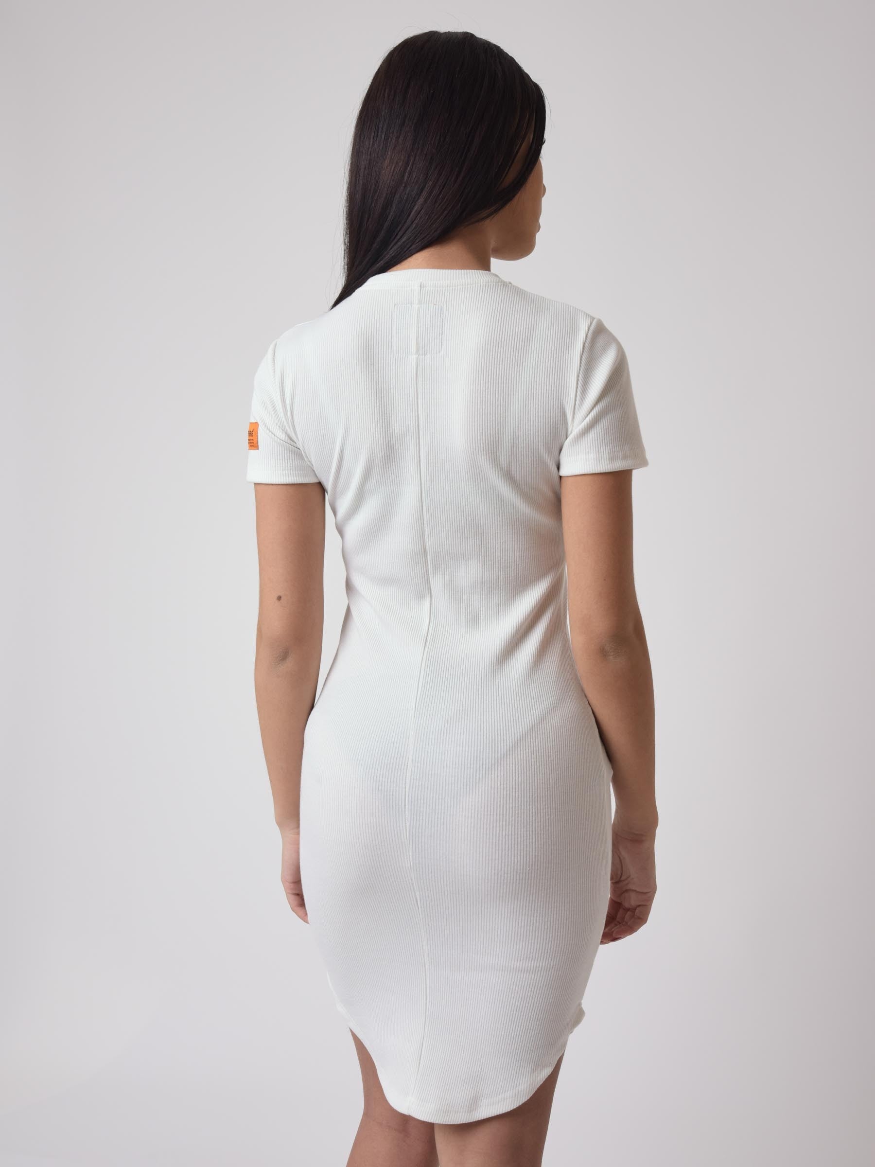 robe-col-rond-blanc-modelshot
