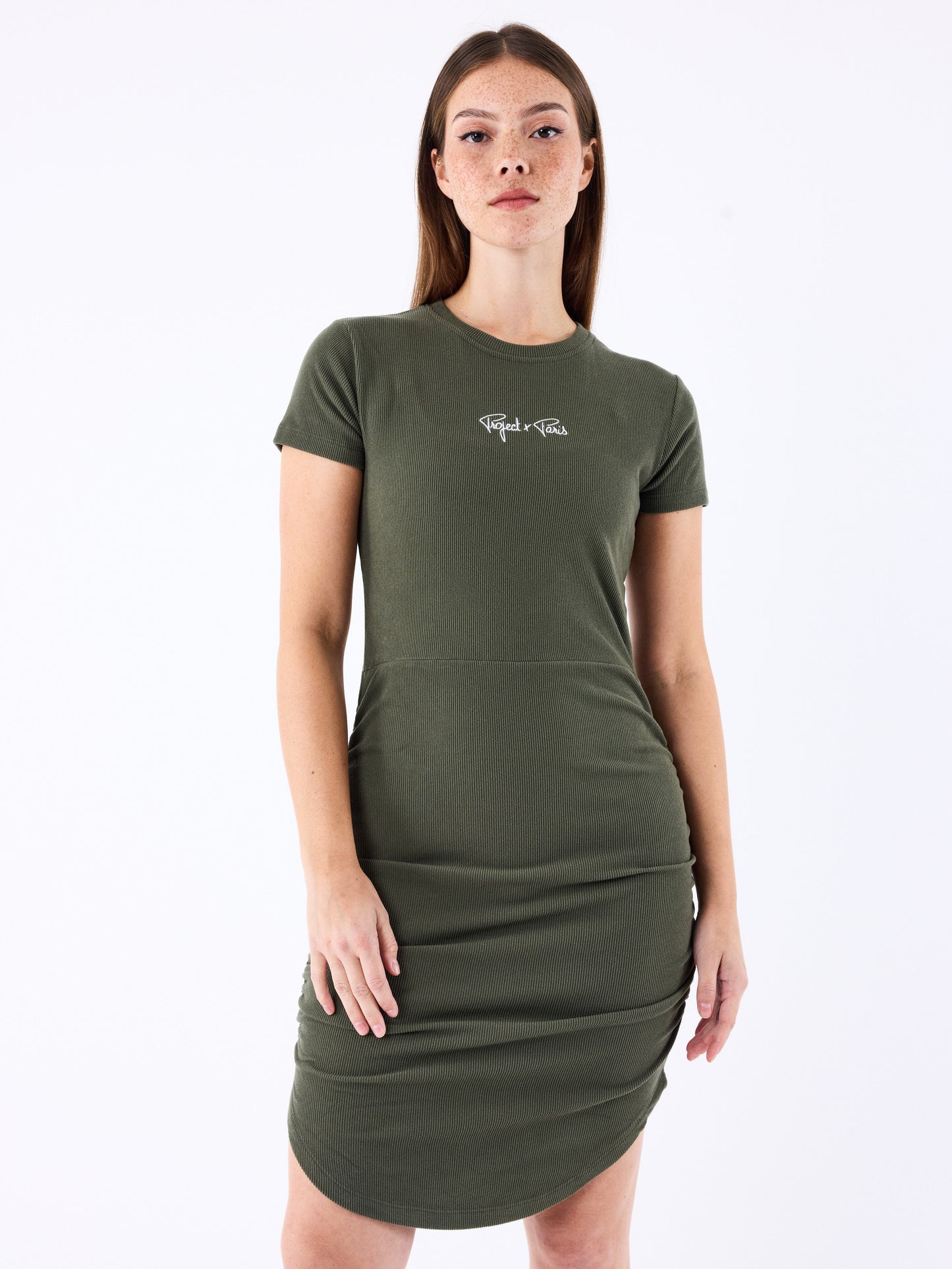 robe-cotelee-essentials-project-x-paris-olive-fonce-modelshot