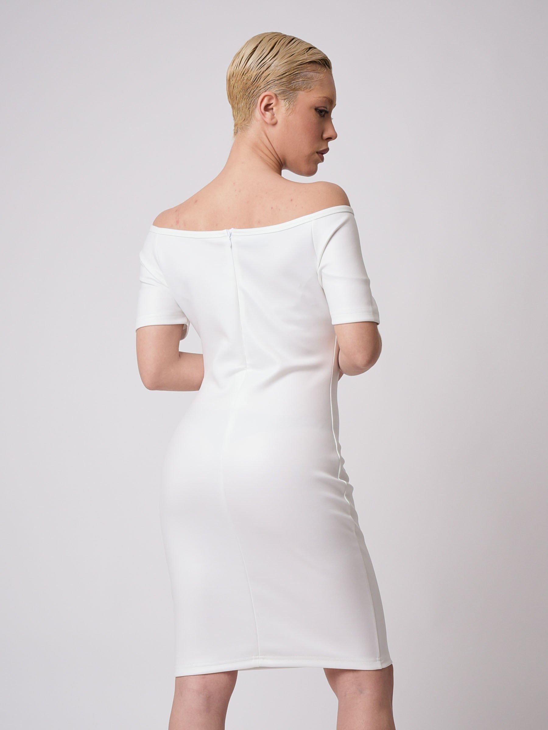 robe-epaule-denude-f207043-blanc-modelshot