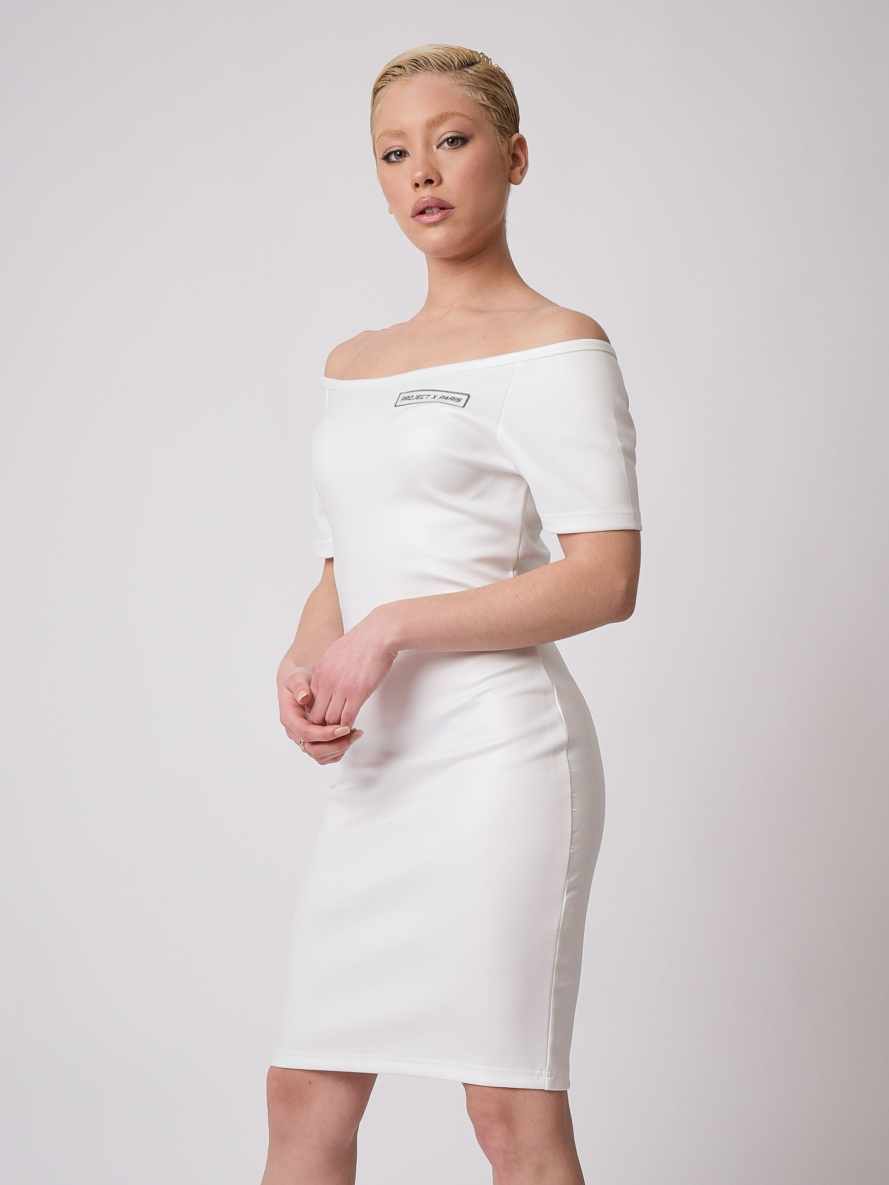 robe-epaule-denude-f207043-blanc-modelshot