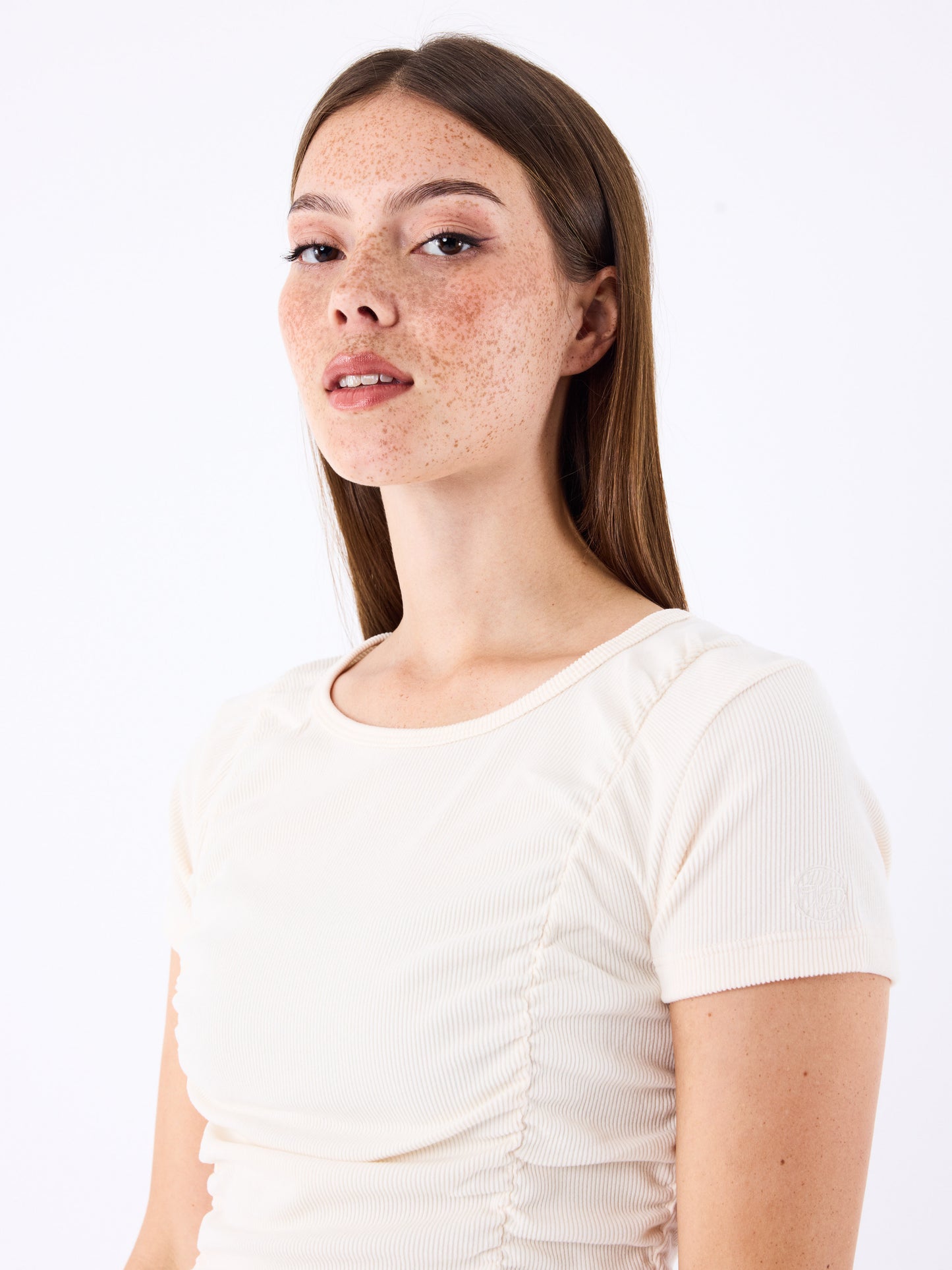 robe-froncee-craie-modelshot
