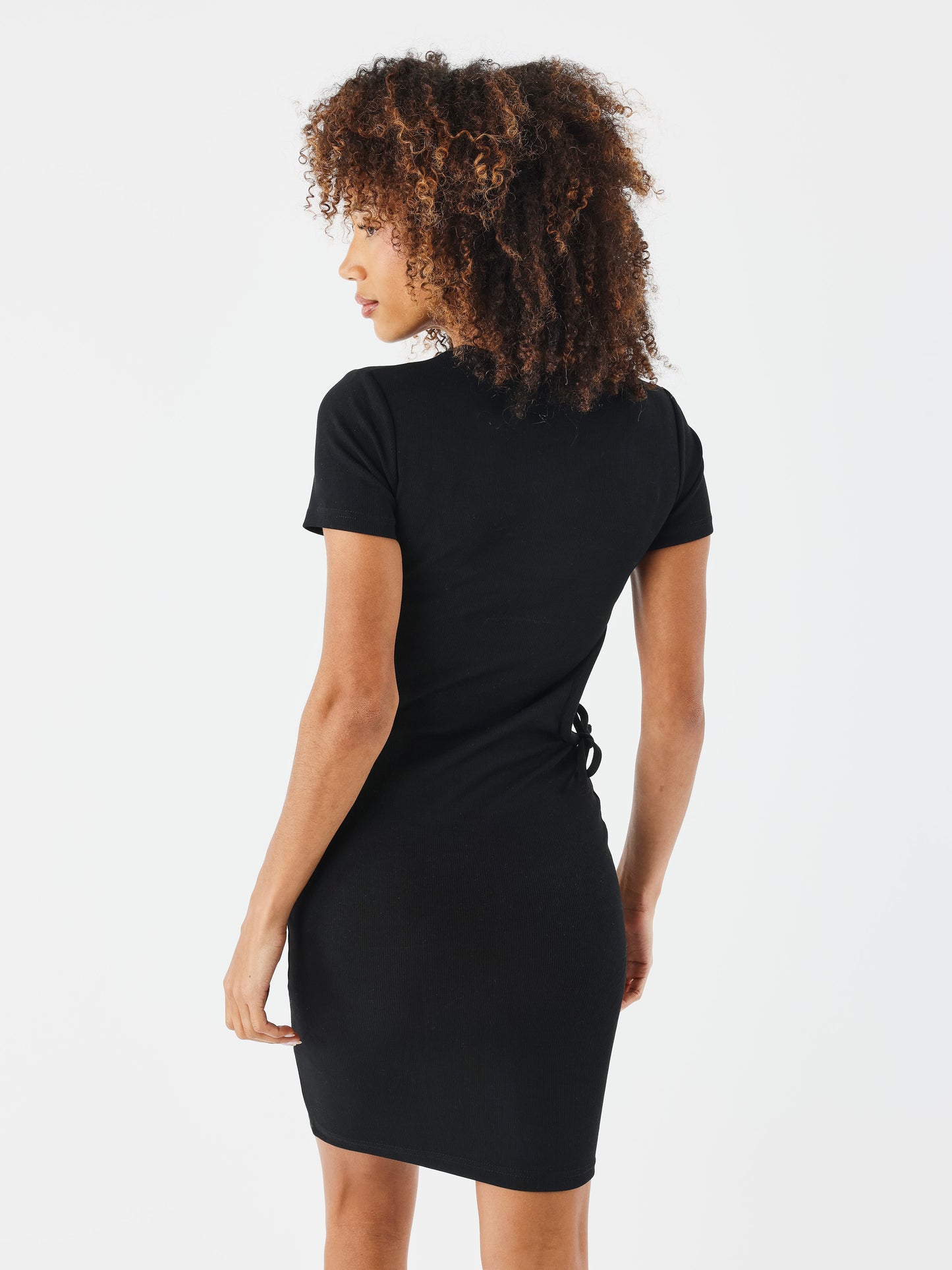 robe-wicker-heart-noir-modelshot