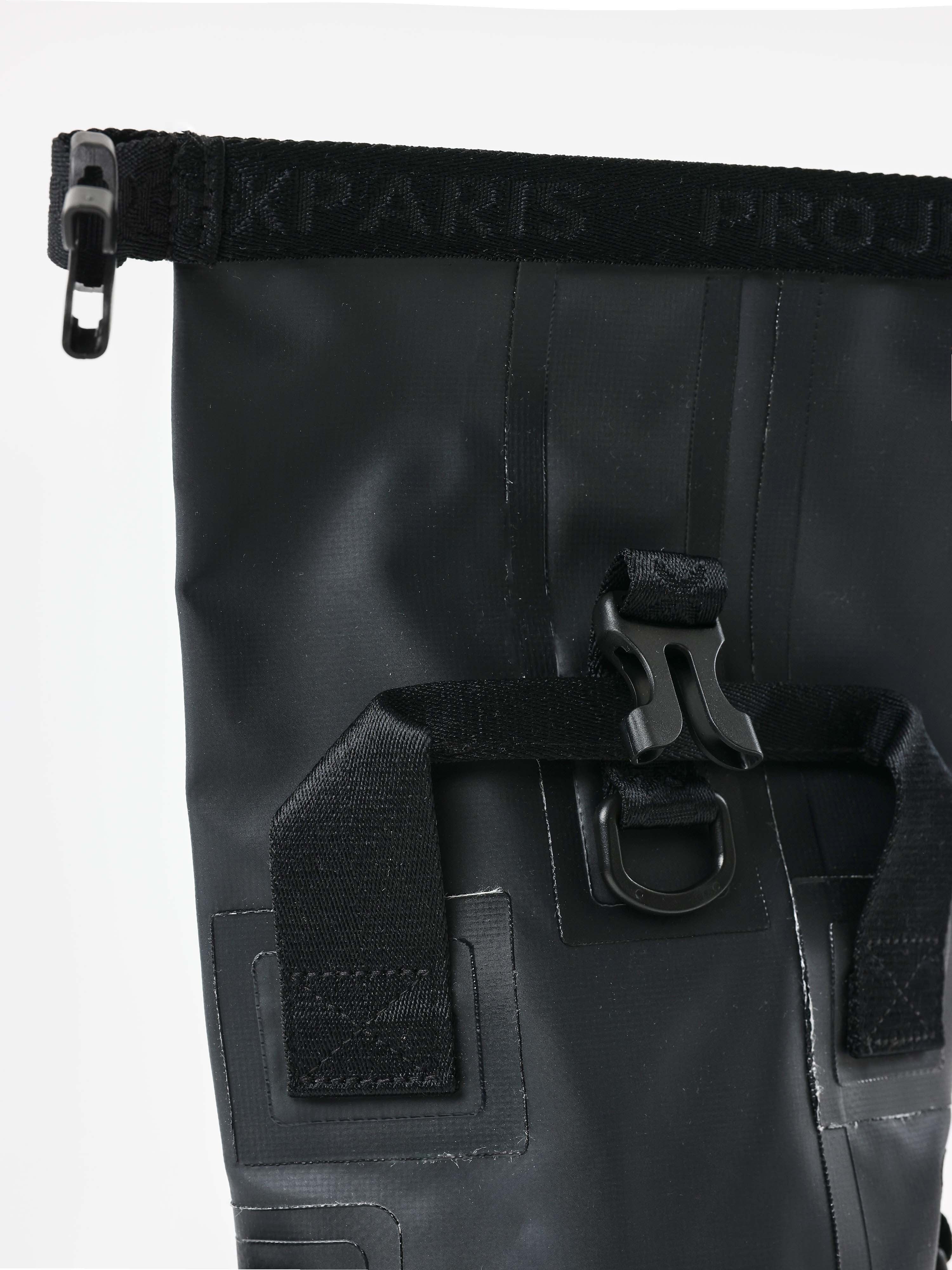 sac-a-gourde-noir-detailshot