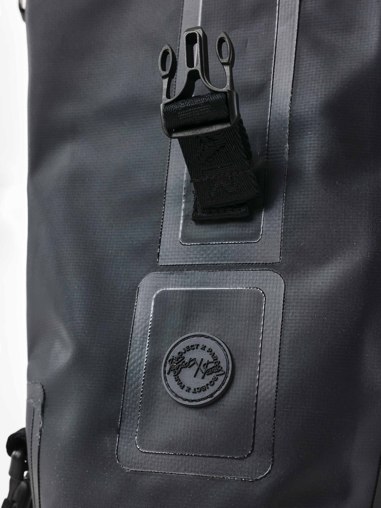 sac-a-gourde-noir-detailshot