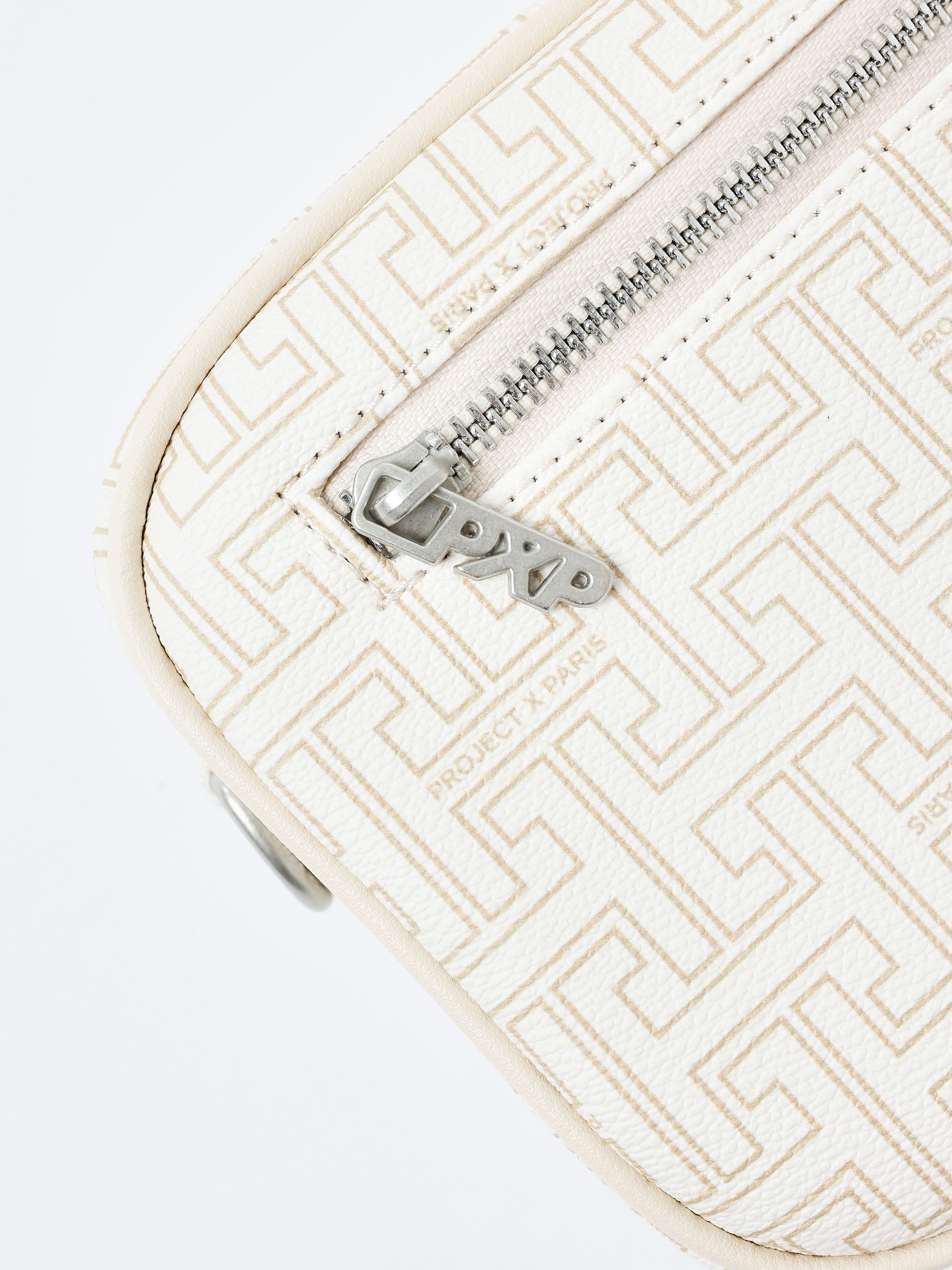 sacoche-monogram-petit-craie-detailshot