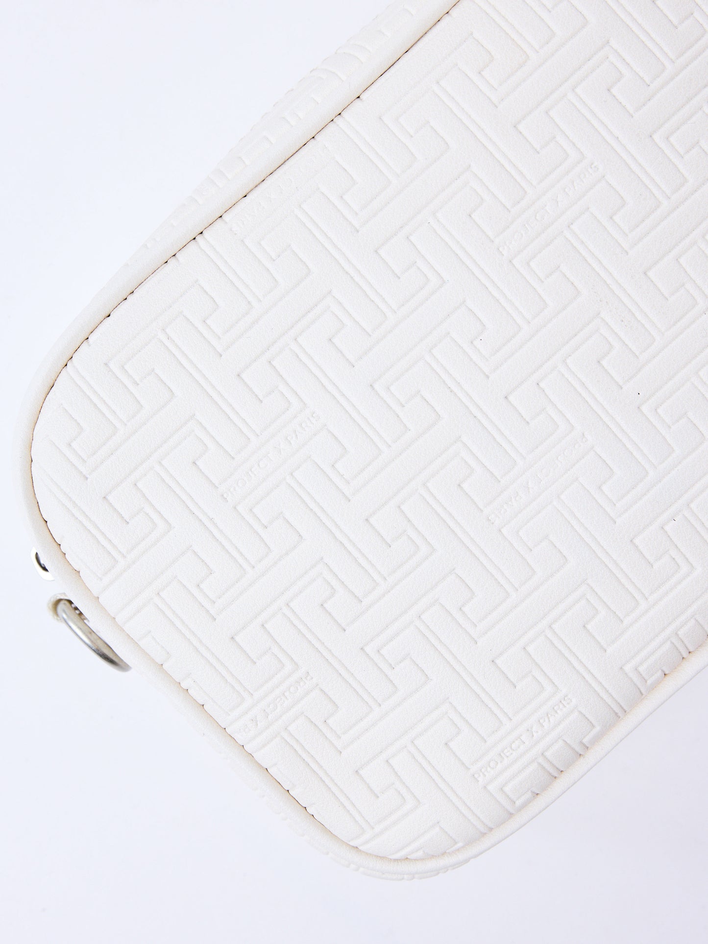 sacoche-monogramme-3d-craie-detailshot