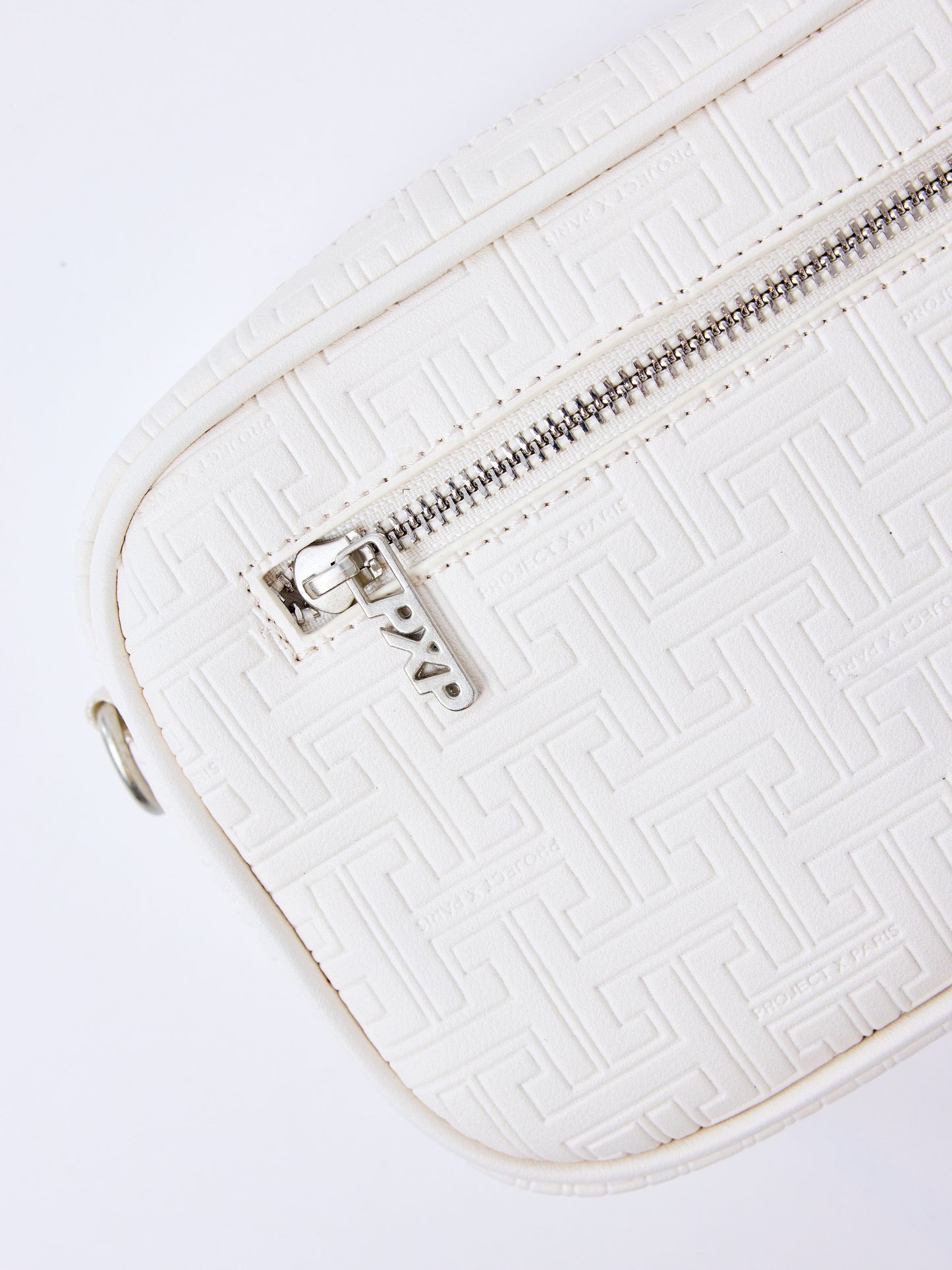 sacoche-monogramme-3d-craie-detailshot