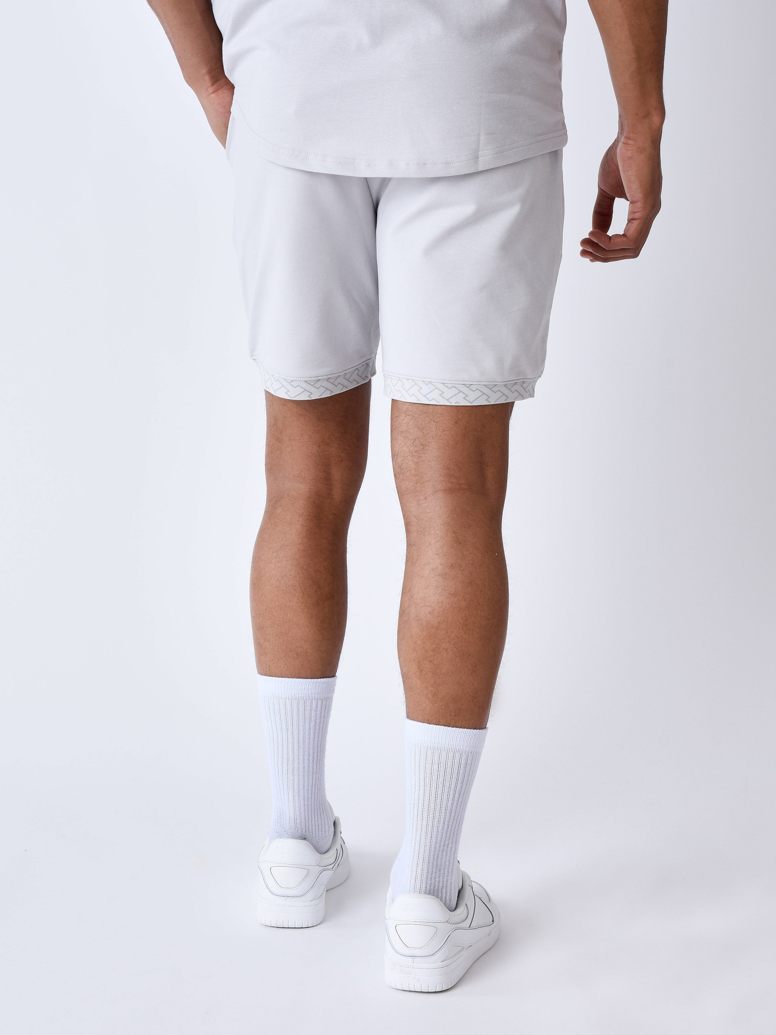 Short com detalhes em tecido labirinto-3
