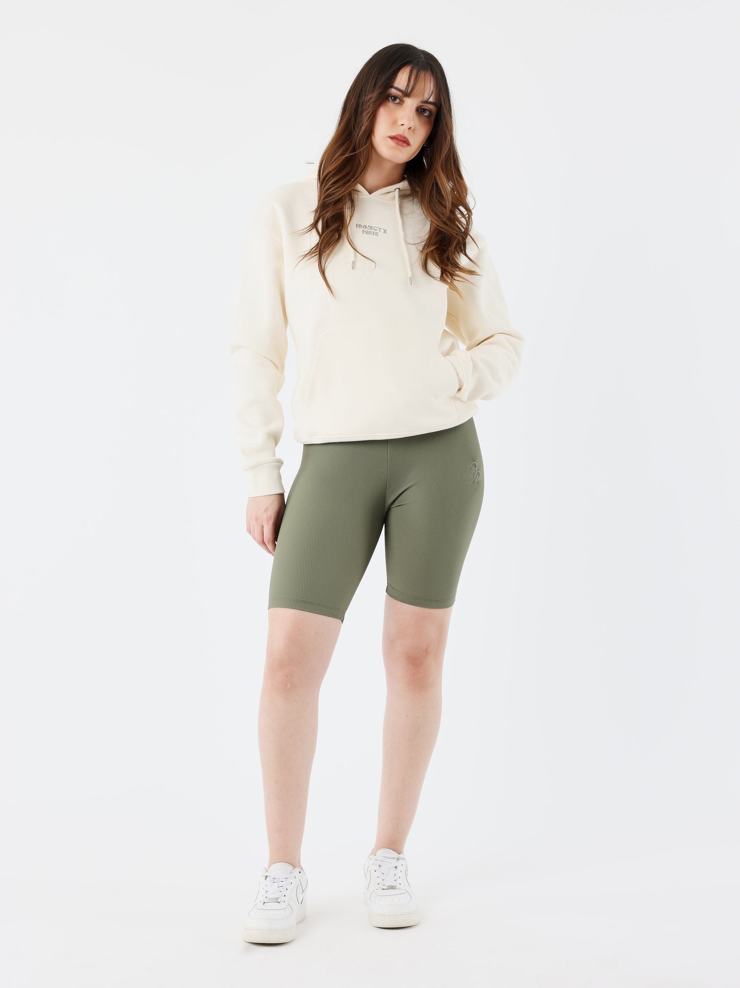 short-aloes-olive-fonce-modelshot