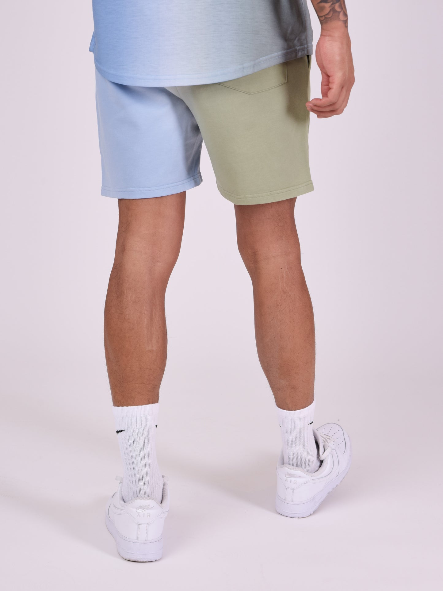 short-bicolore-degrade-kaki-modelshot