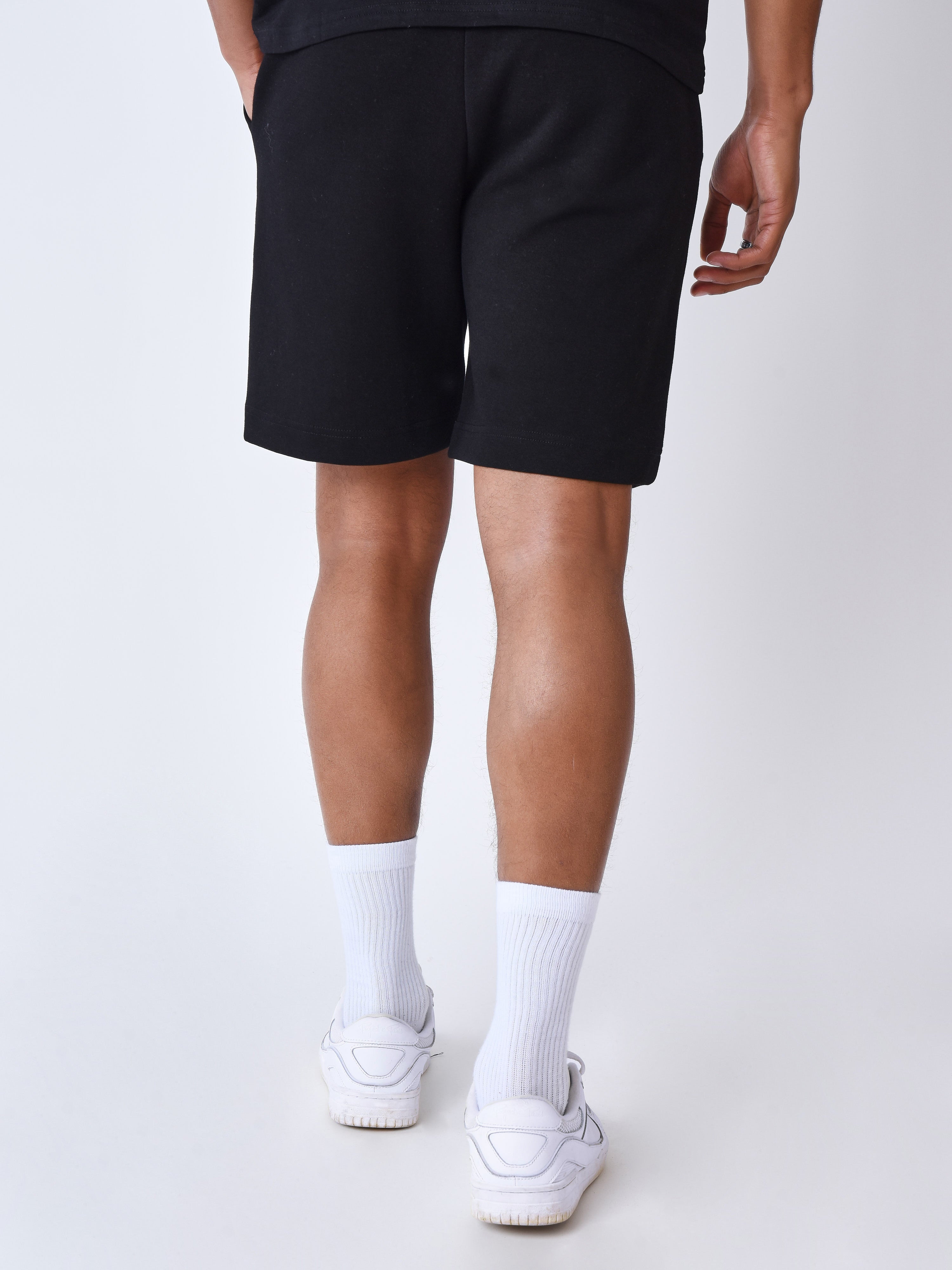 short-brode-daisy-noir-modelshot