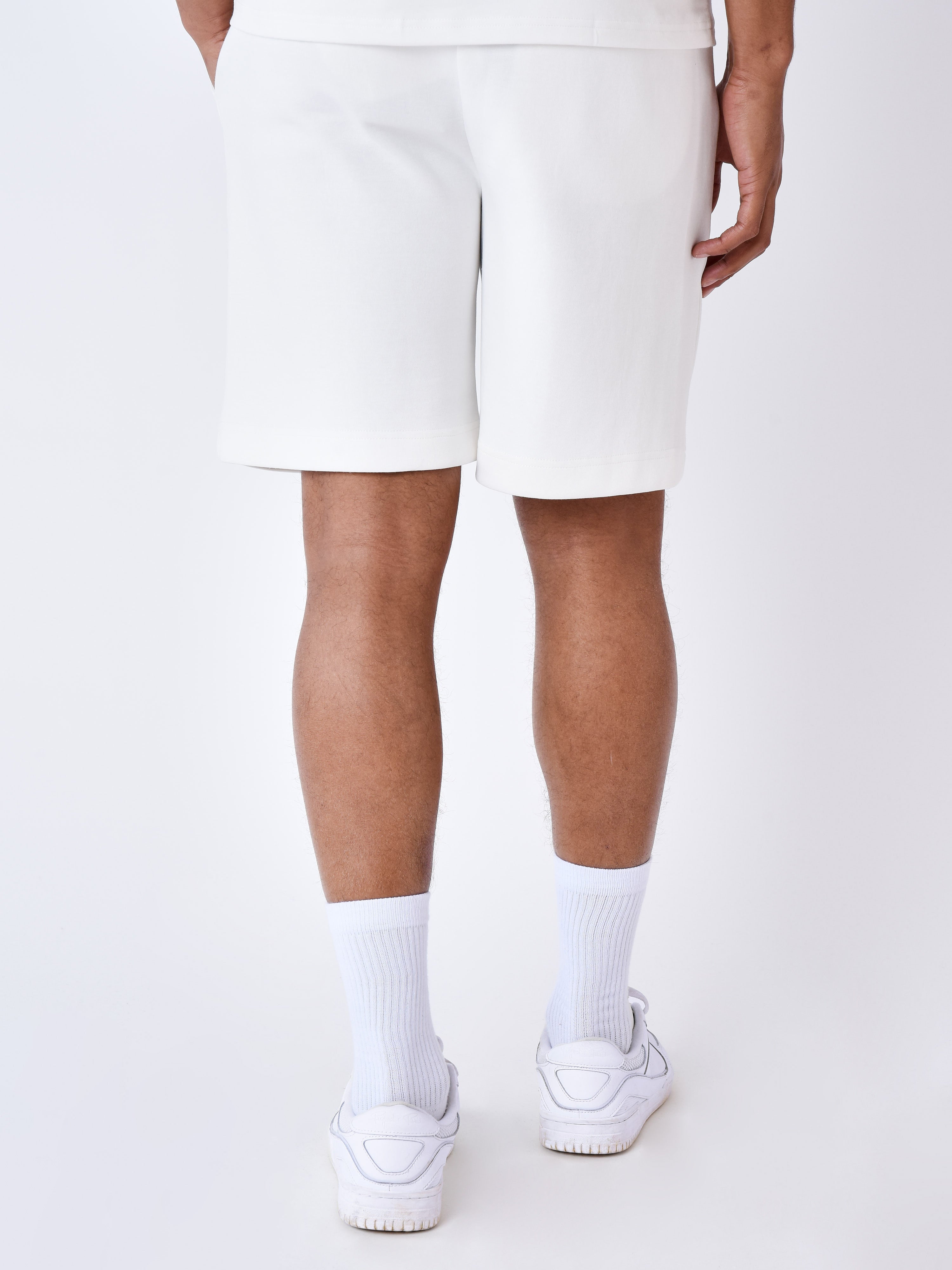 short-brode-daisy-blanc-casse-modelshot