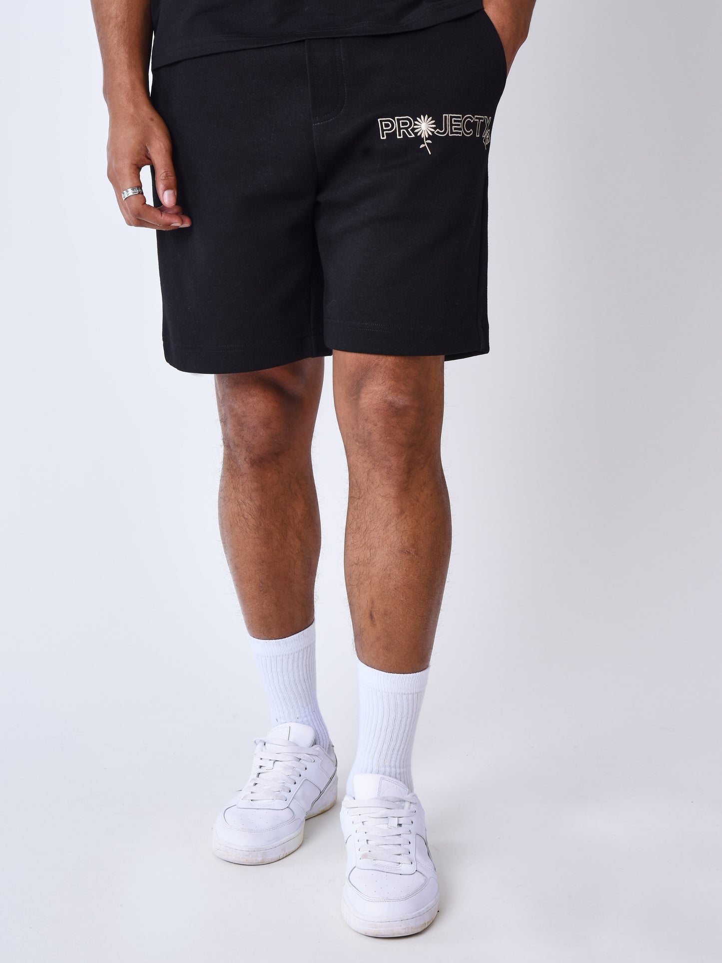 short-brode-daisy-noir-modelshot