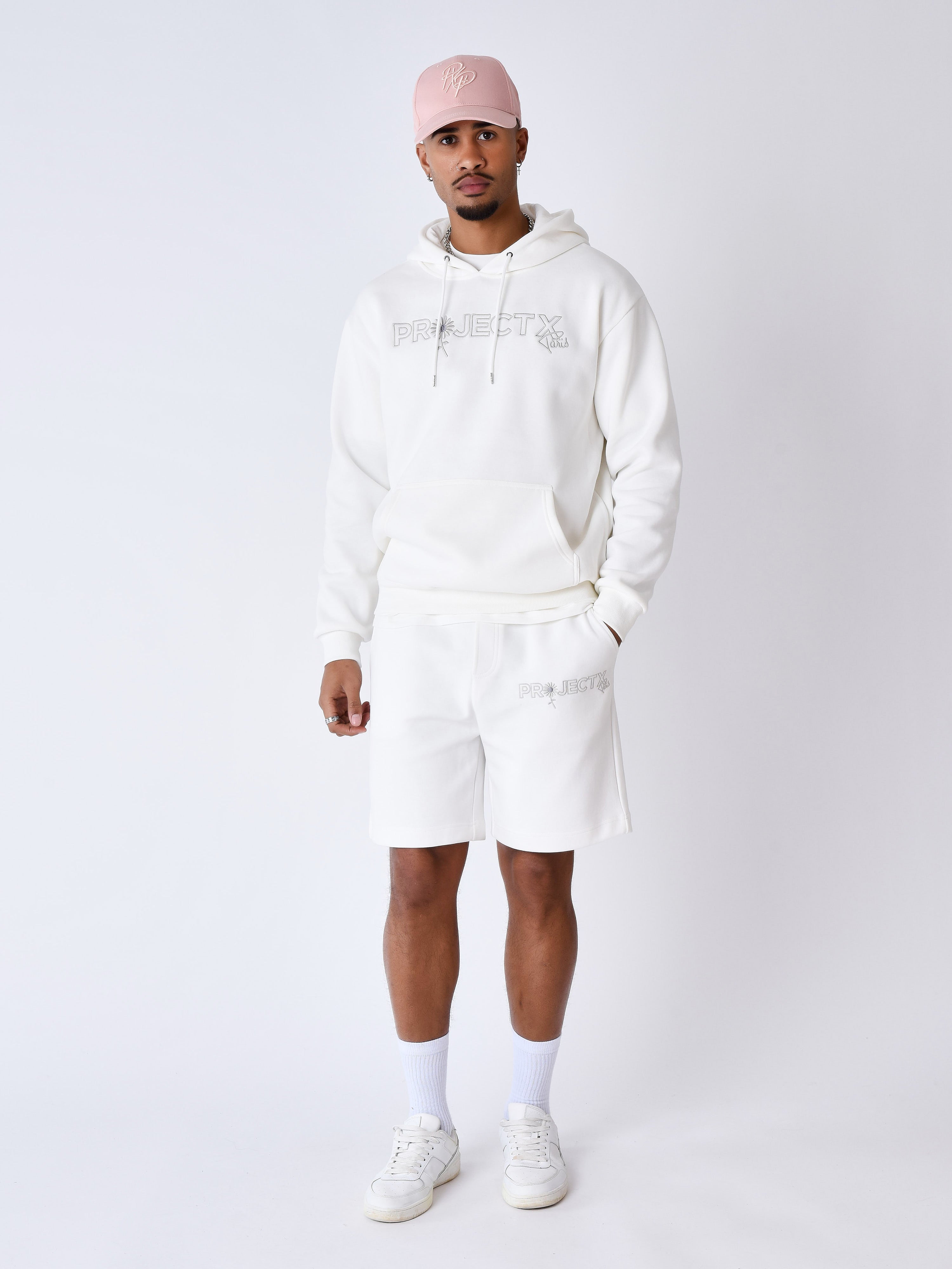short-brode-daisy-blanc-casse-modelshot