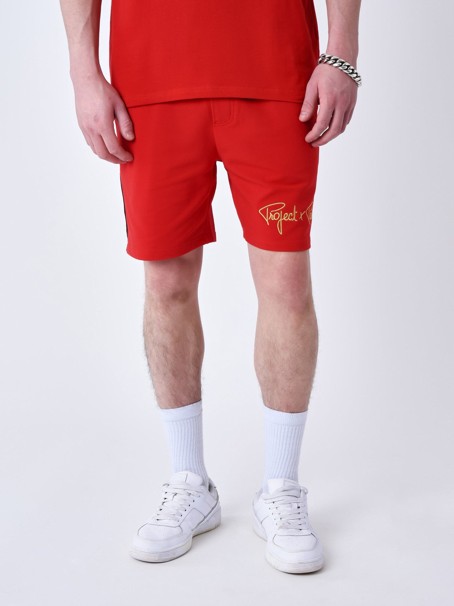 short-classique-bandes-brode-cote-rouge