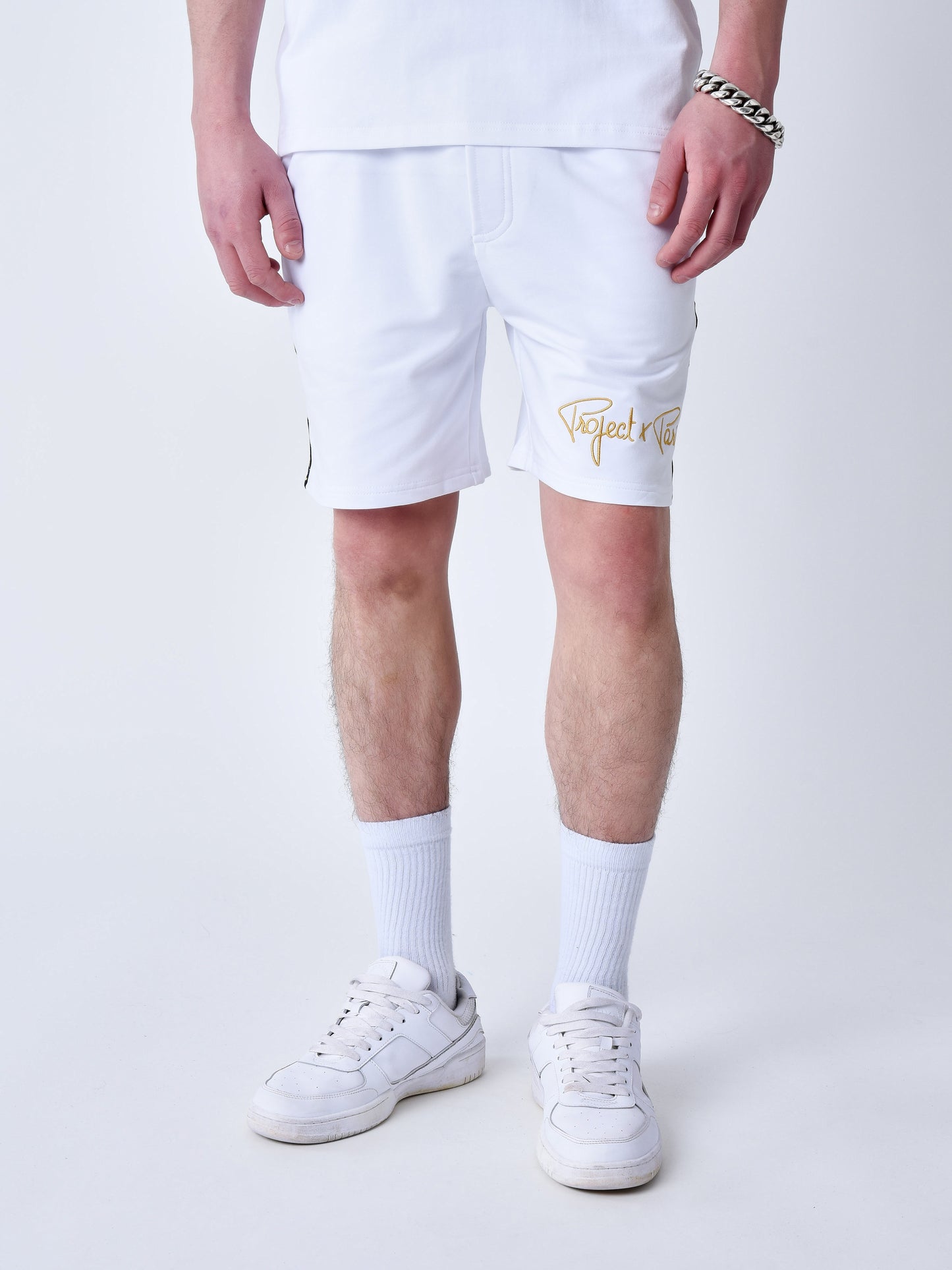 short-classique-bandes-brode-cote-blanc