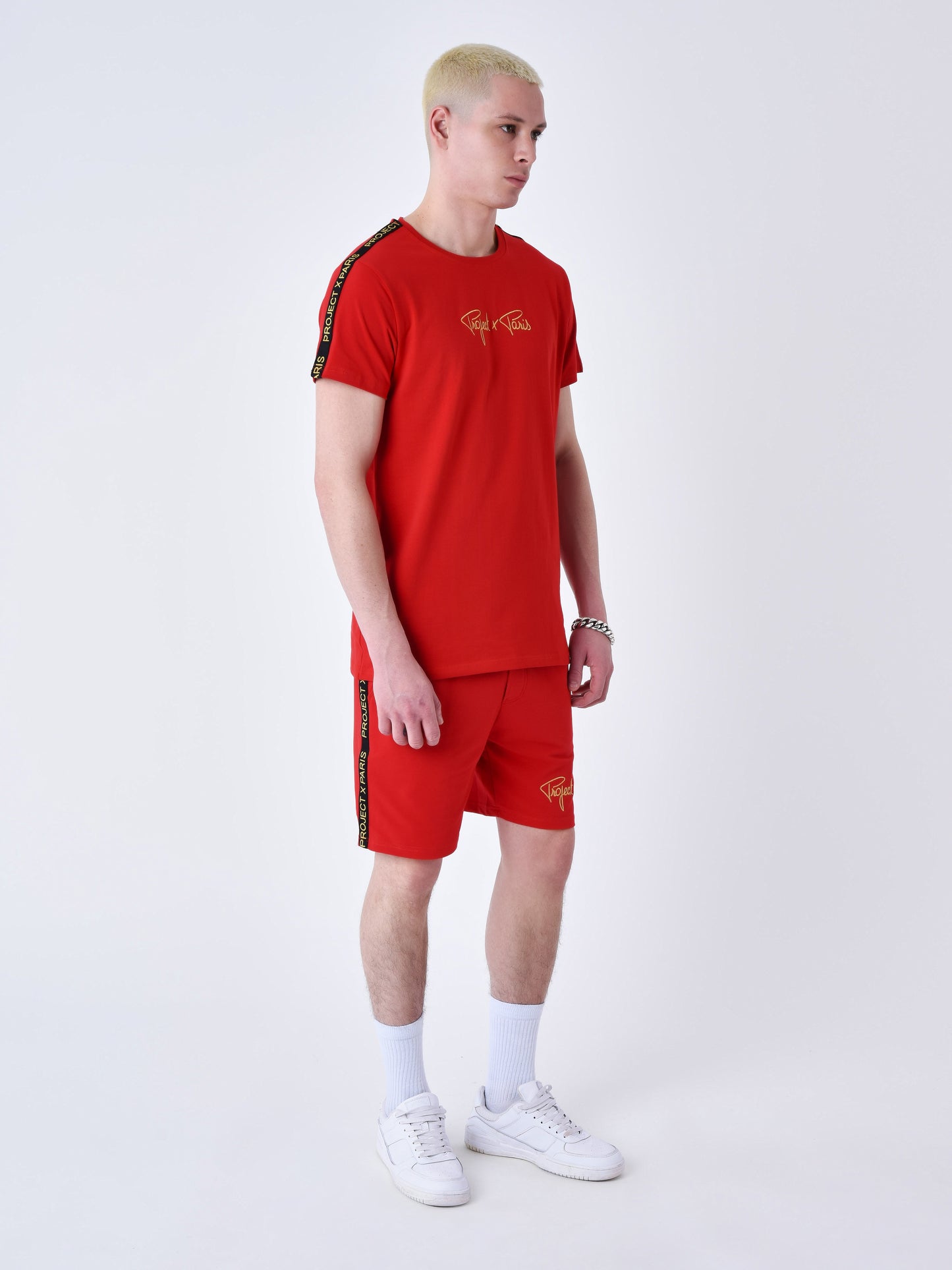 short-classique-bandes-brode-cote-rouge