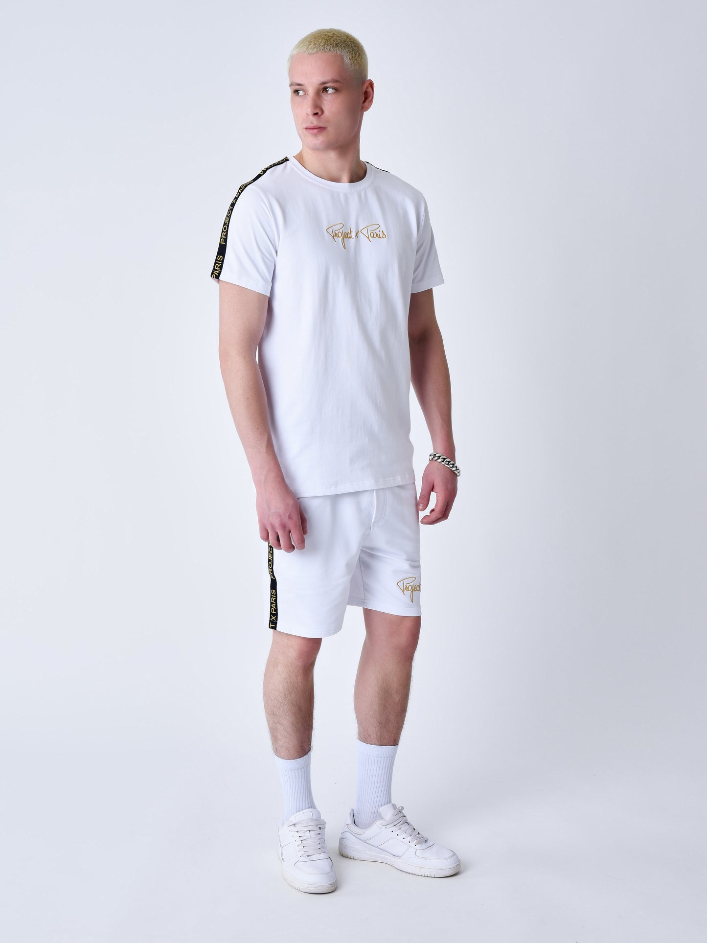 short-classique-bandes-brode-cote-blanc