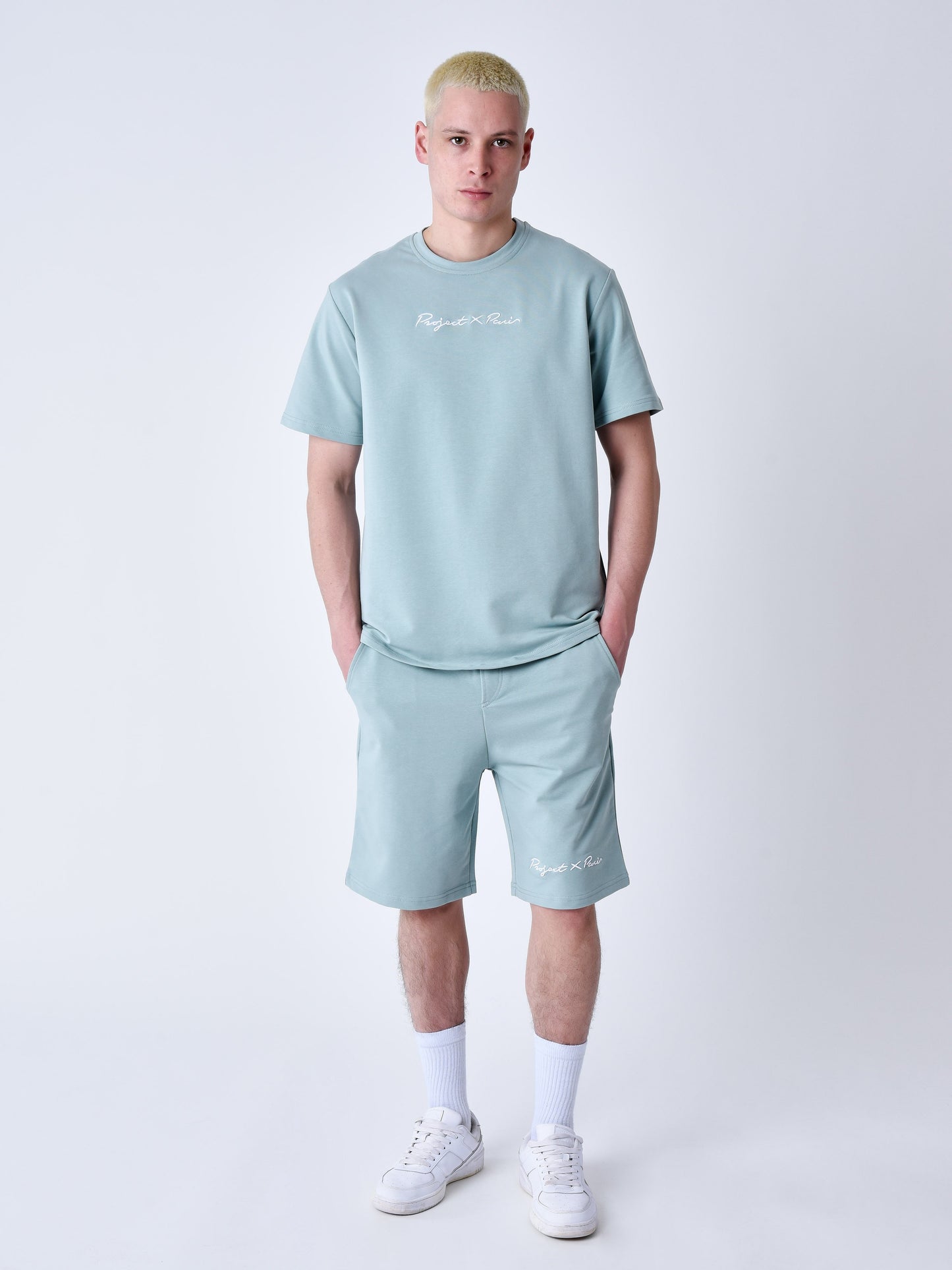 short-classique-brode-bleu-vert-modelshot