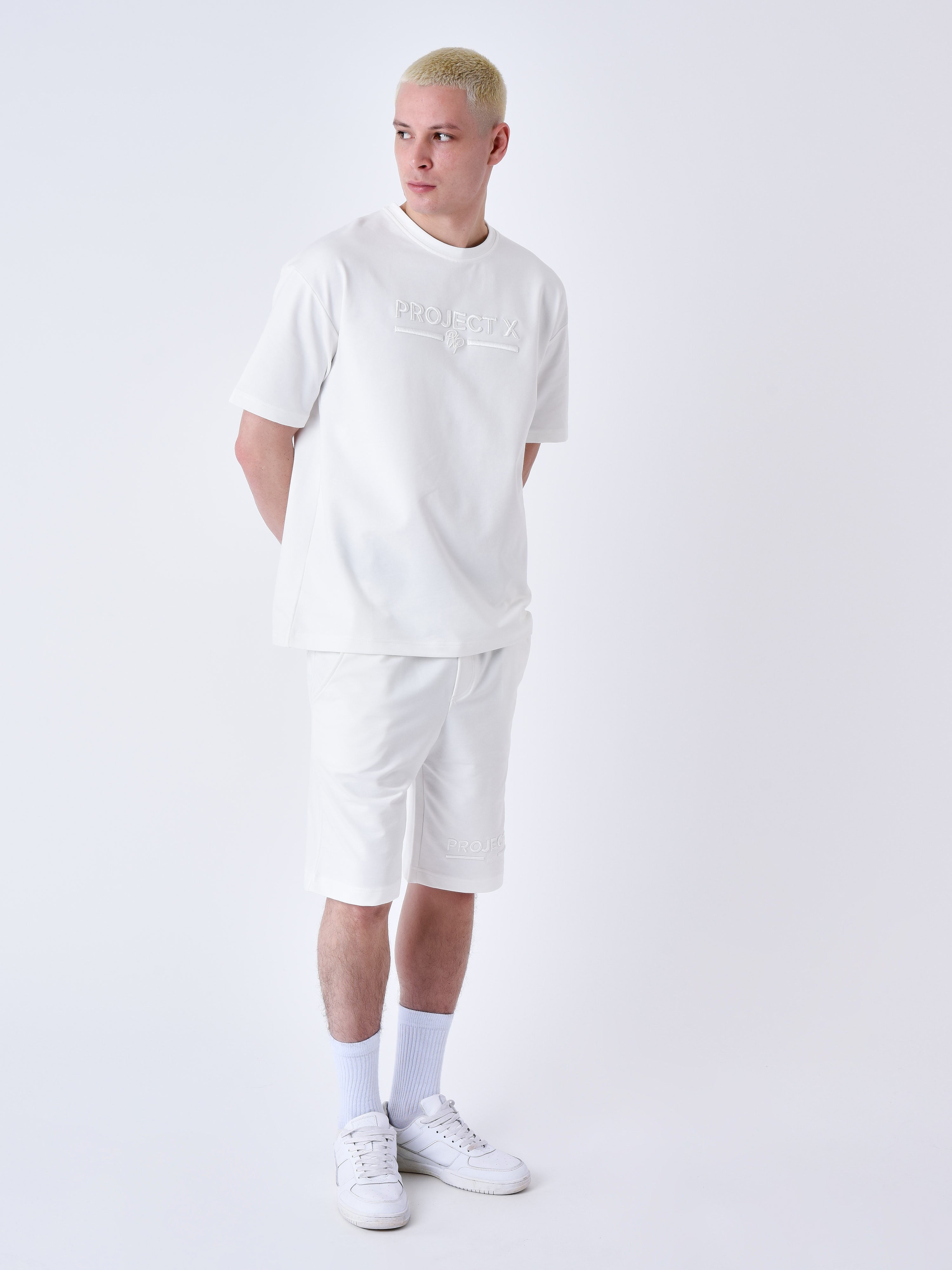 short-classique-brode-4875-blanc-casse-modelshot