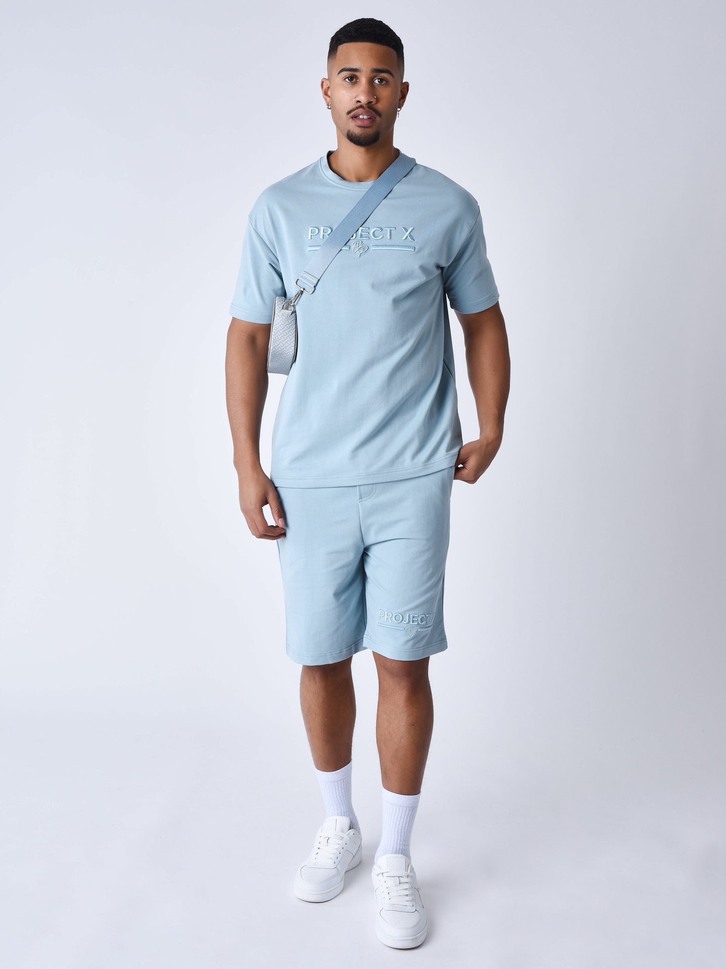 short-classique-brode-4875-bleu-gris-modelshot